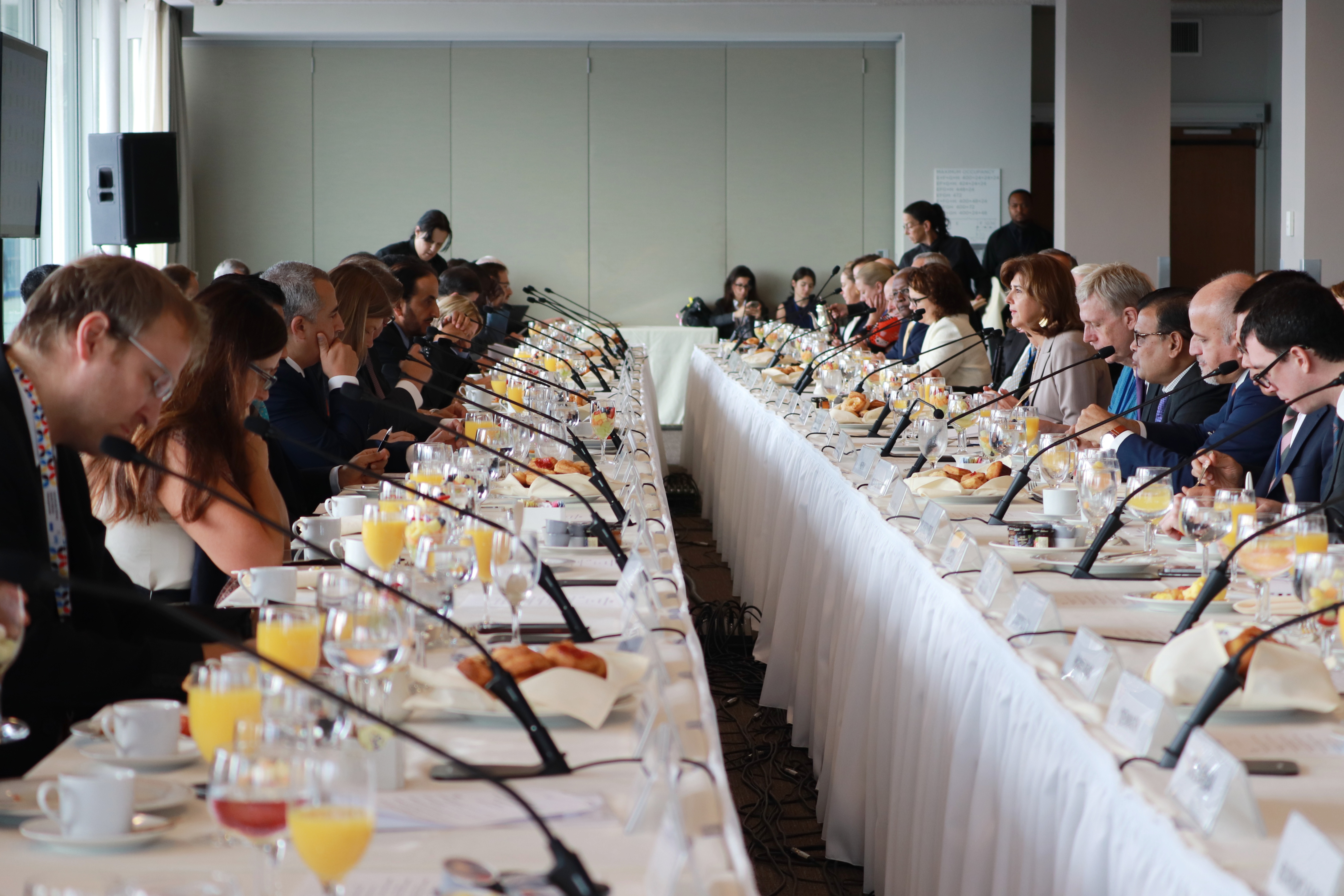 Canciller María Ángela Holguín participó en el desayuno Ministerial del Grupo de Amigos 