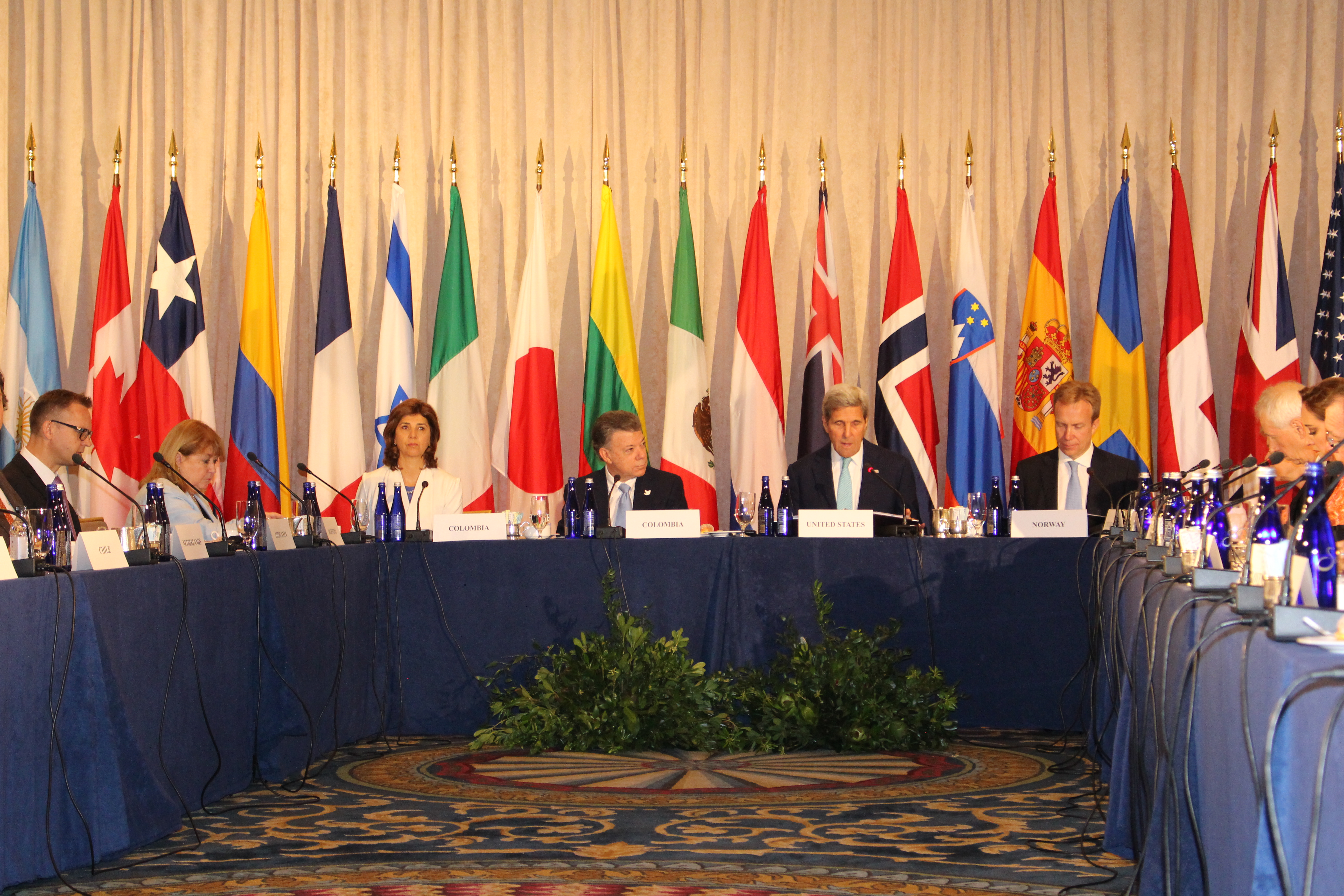 Presidente Santos y Canciller Holguín participan en reunión Ministerial de la iniciativa Global de Desminado para Colombia