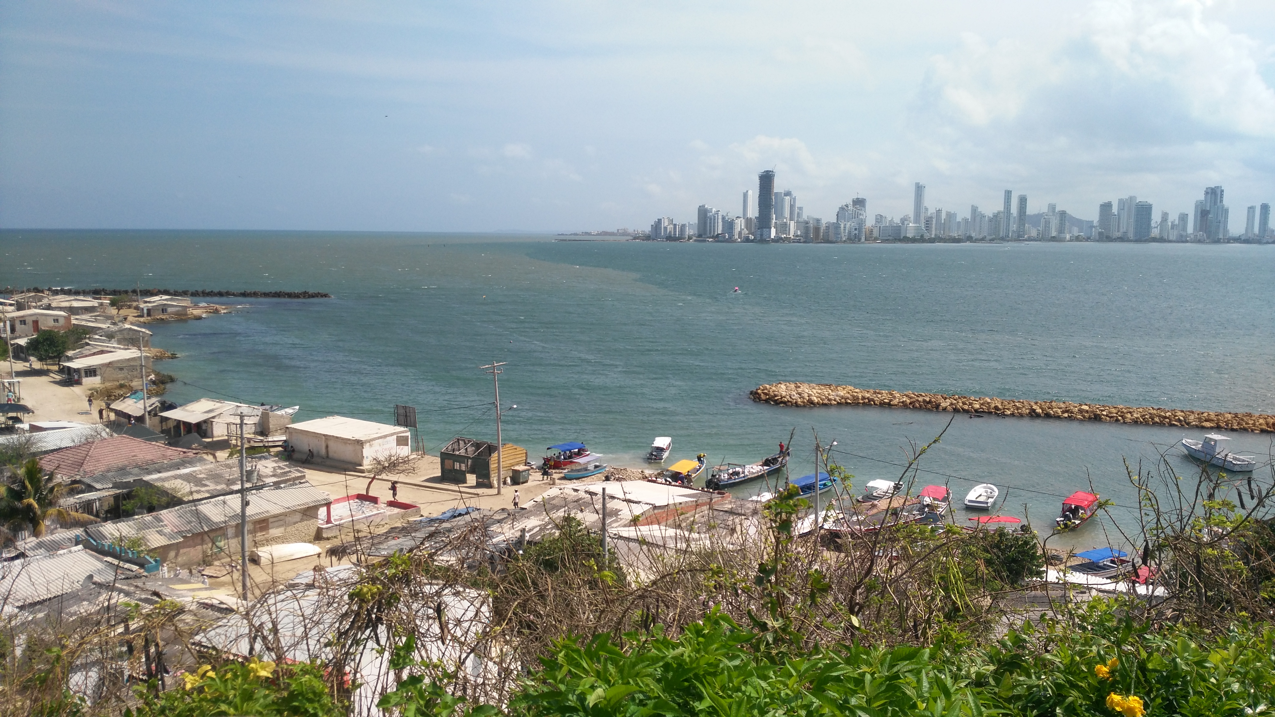 Cancillería visita Tierra Bomba para identificar oportunidades de apoyar a los niños, niñas y adolescentes de la Isla