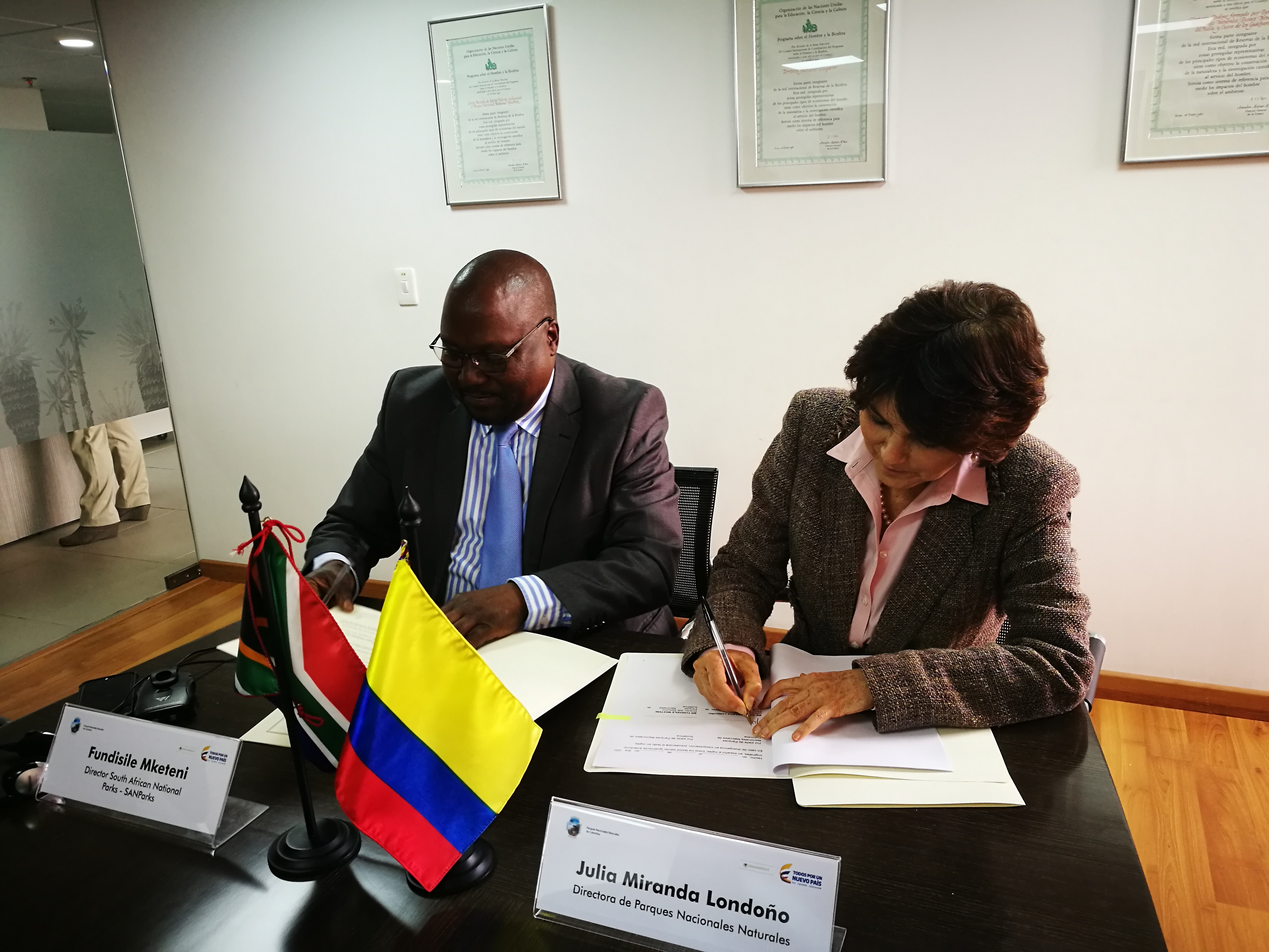 Colombia y Sudáfrica suscriben Memorando de Entendimiento de Cooperación en Gestión Áreas Protegidas y Conservación de Vida Salvaje