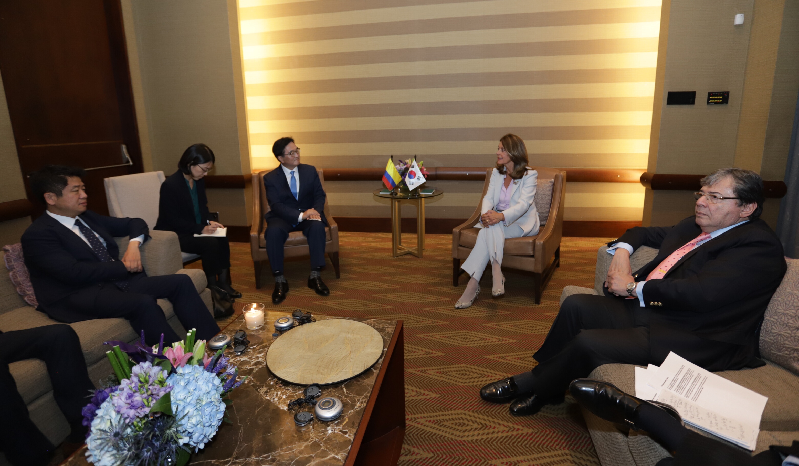 Vicepresidenta y Ministro de Relaciones Exteriores dialogaron con la Delegación de Corea 