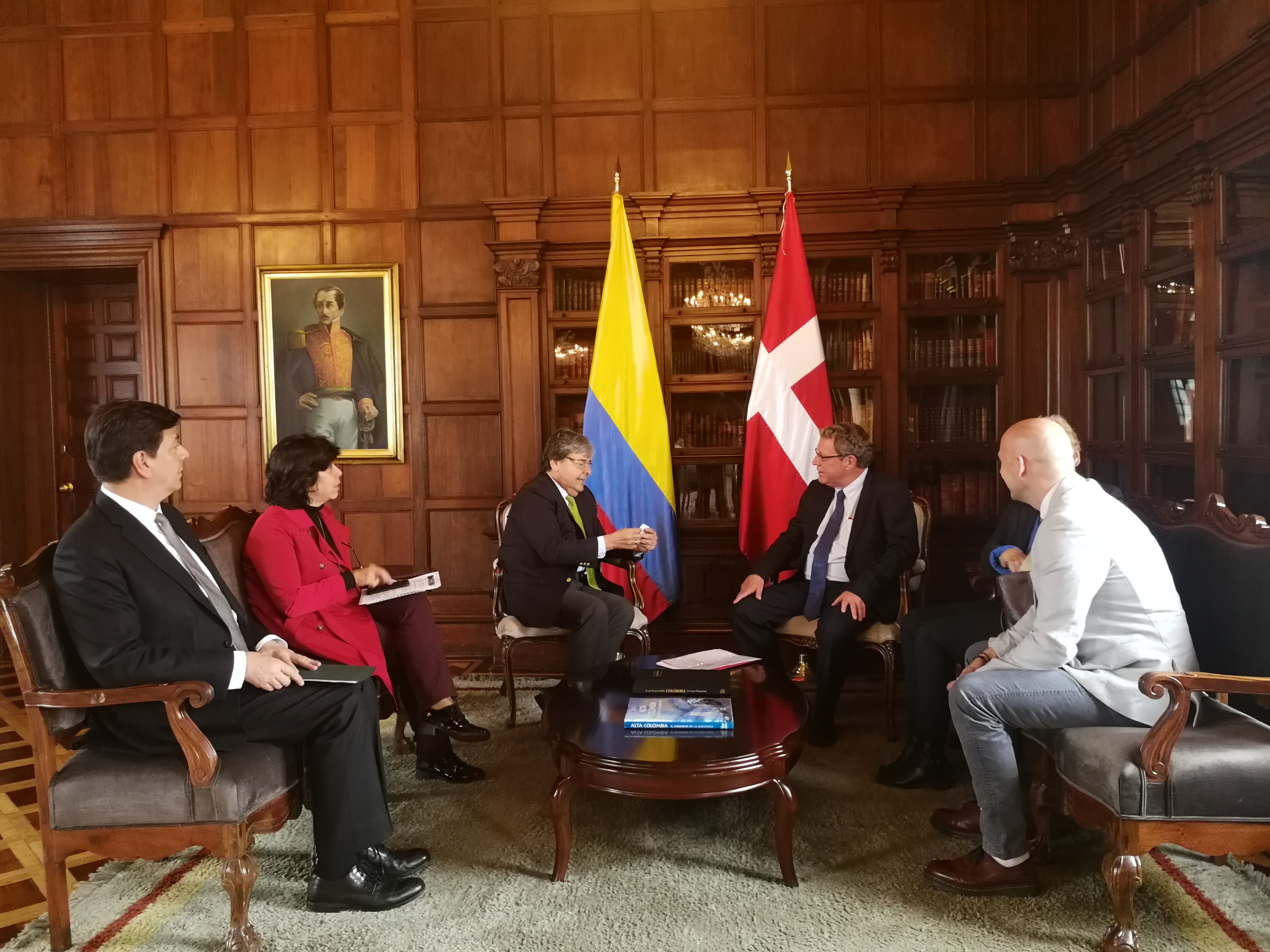 El Embajador de Dinamarca en Colombia presentó las copias de cartas credenciales al Canciller Carlos Holmes Trujillo