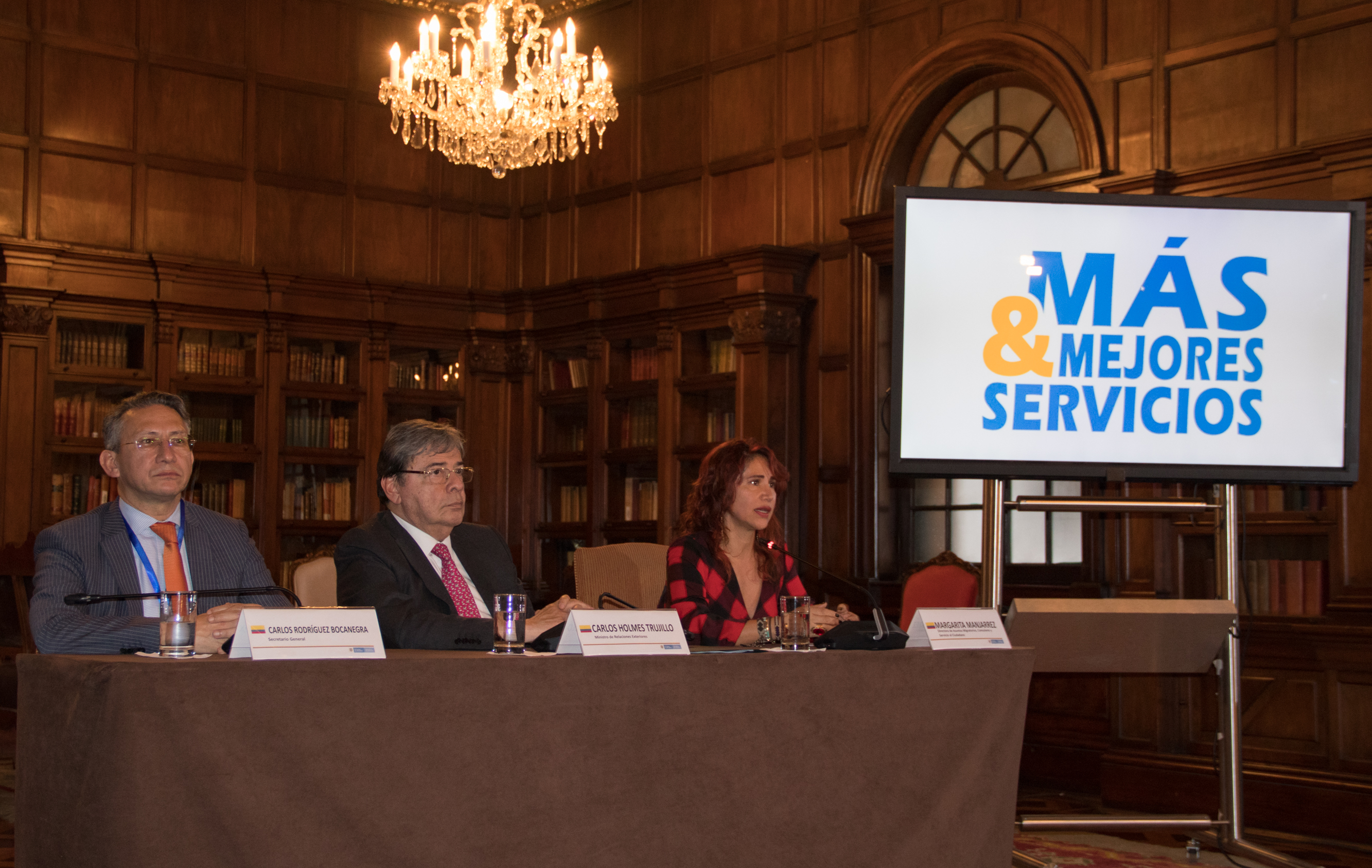 Canciller Carlos Holmes Trujillo lanza ‘Más y mejores servicios’ para los colombianos en el exterior Canciller Carlos Holmes Trujillo lanza ‘Más y mejores servicios’ para los colombianos en el exterior