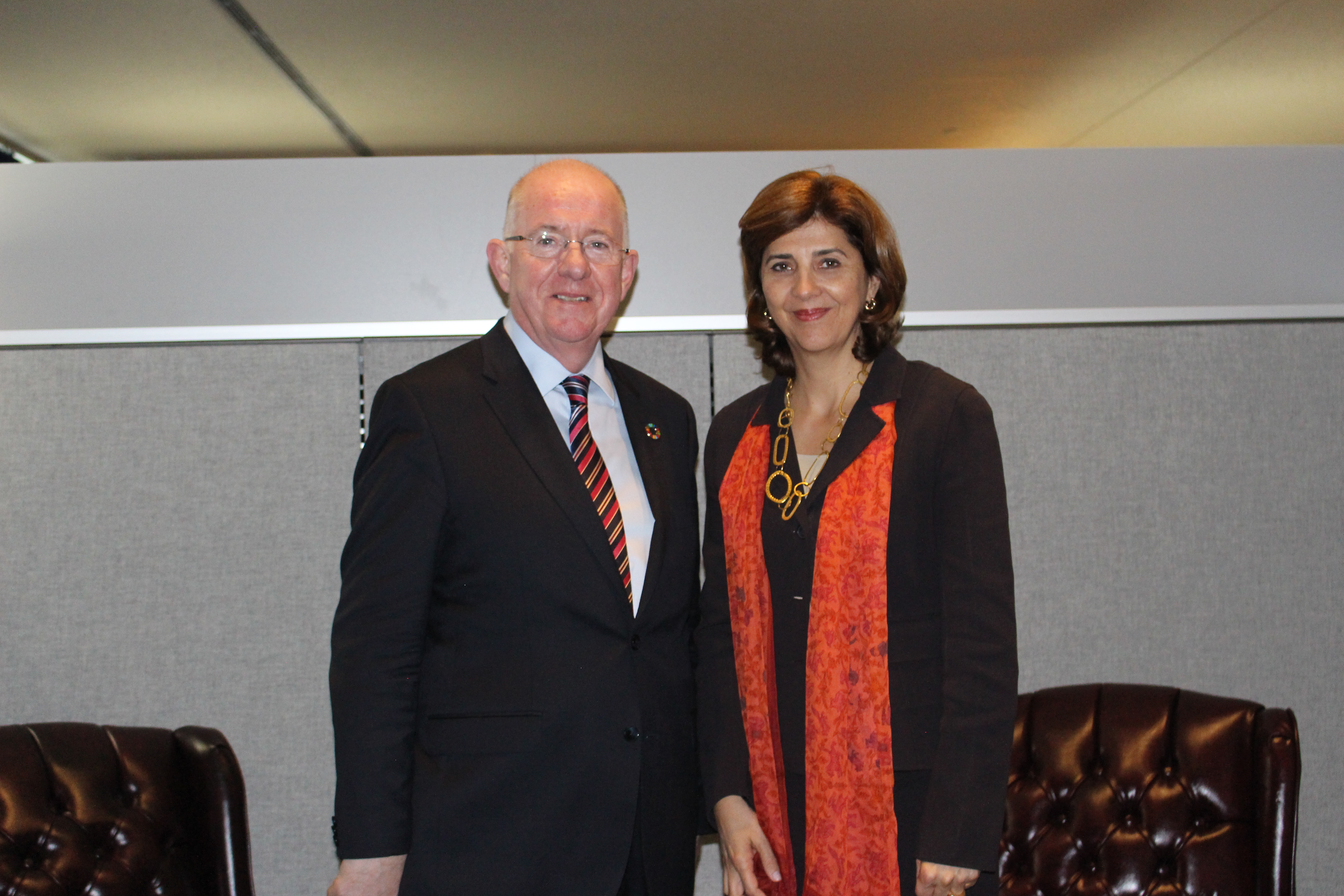 En el marco de la versión 71 de la Asamblea General de las Naciones Unidas, la Canciller María Ángela Holguín se reunió con el Ministro de Relaciones Exteriores y Comercio de Irlanda, Charles Flanagan, para abordar temas de la agenda bilateral.