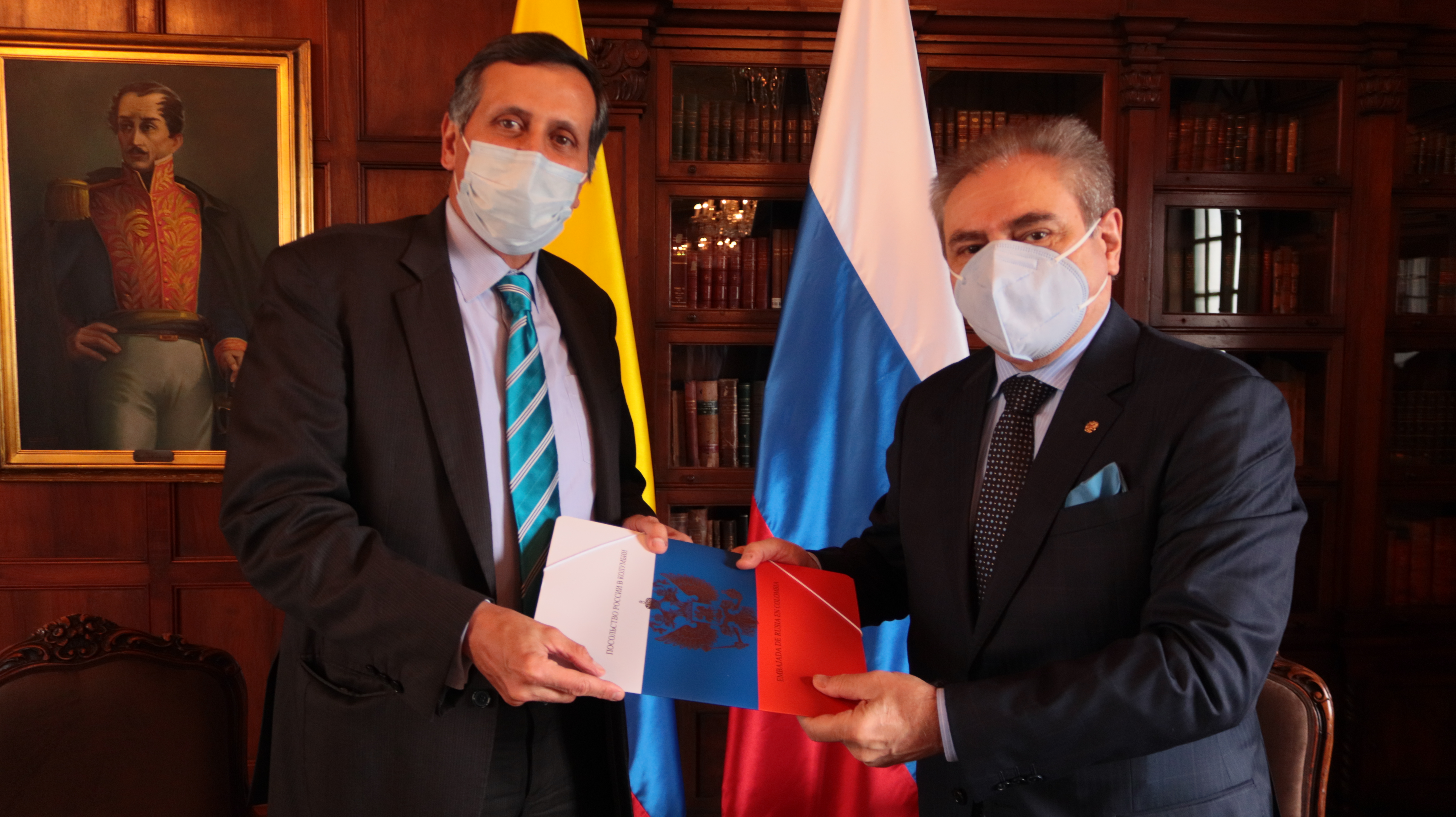 Viceministro de Relaciones Exteriores, Francisco Echeverri, recibió copia de cartas credenciales del nuevo embajador de la Federación de Rusia en Colombia, Nicolay Tavdumadze