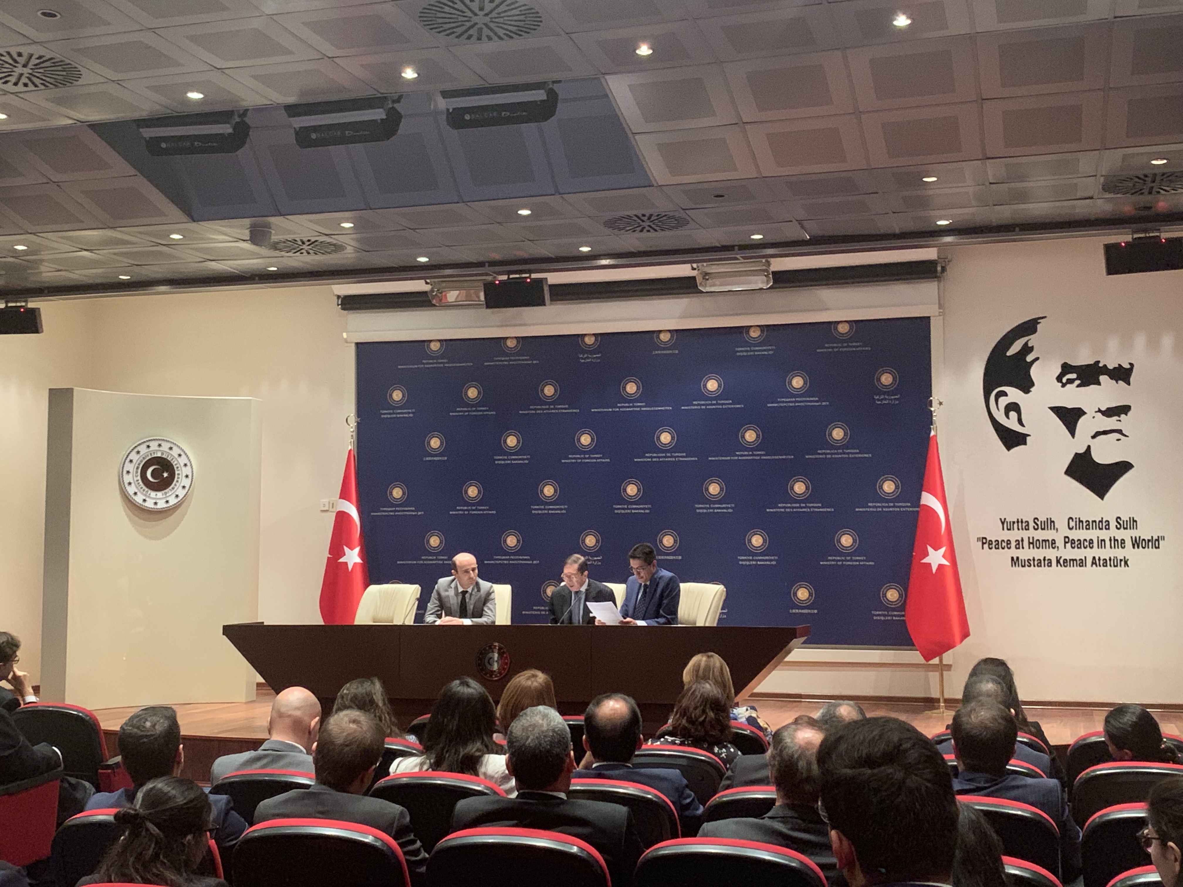 Embajador Julio Aníbal Riaño inaugura curso de español para servidores públicos del Gobierno de Turquía