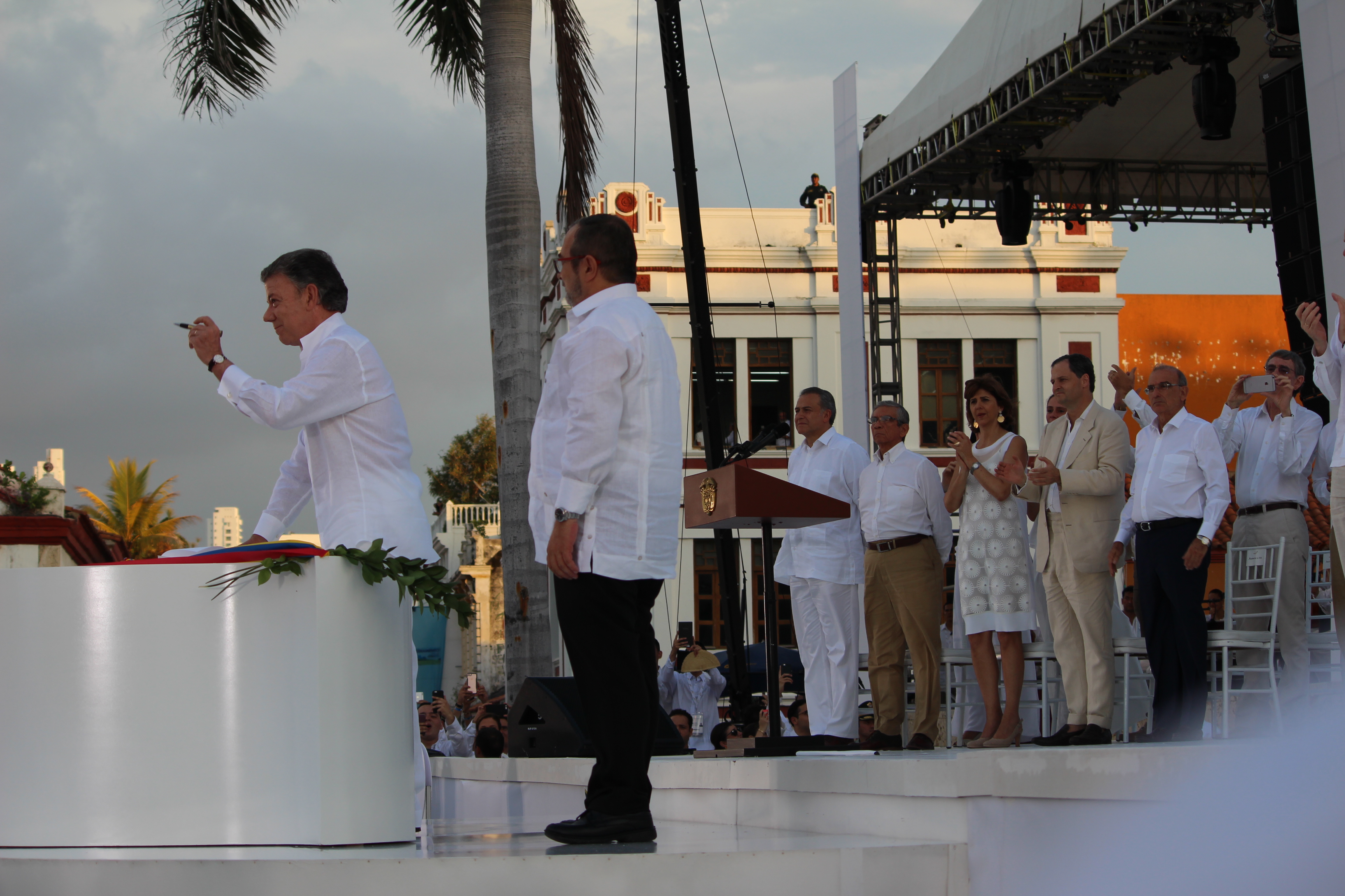 Canciller Holguín acompañó momento histórico en el que la paz de Colombia quedó plasmada en una firma 