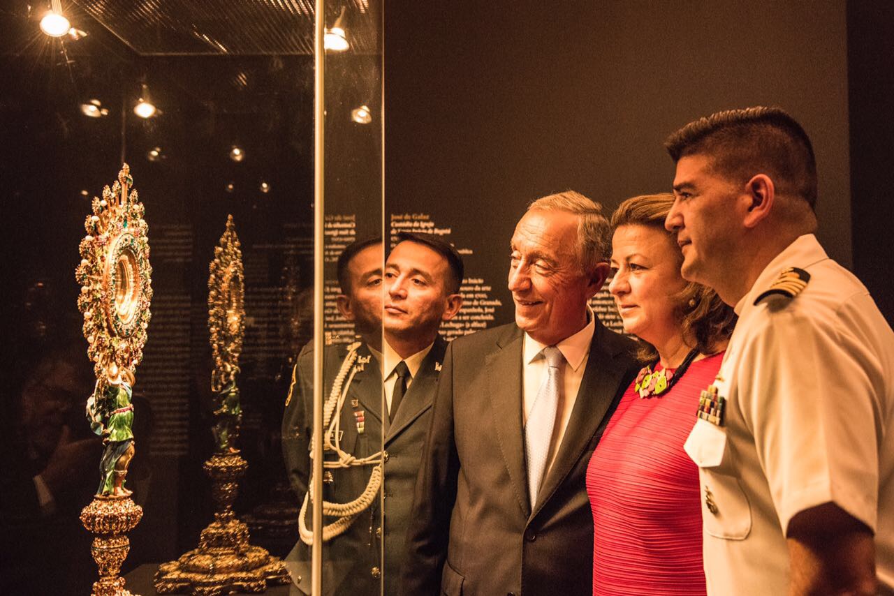 La Embajadora de Colombia en Portugal recibió al Presidente Marcelo Rebelo de Sousa en su visita a la exposición de “La Lechuga’ en el Museo 