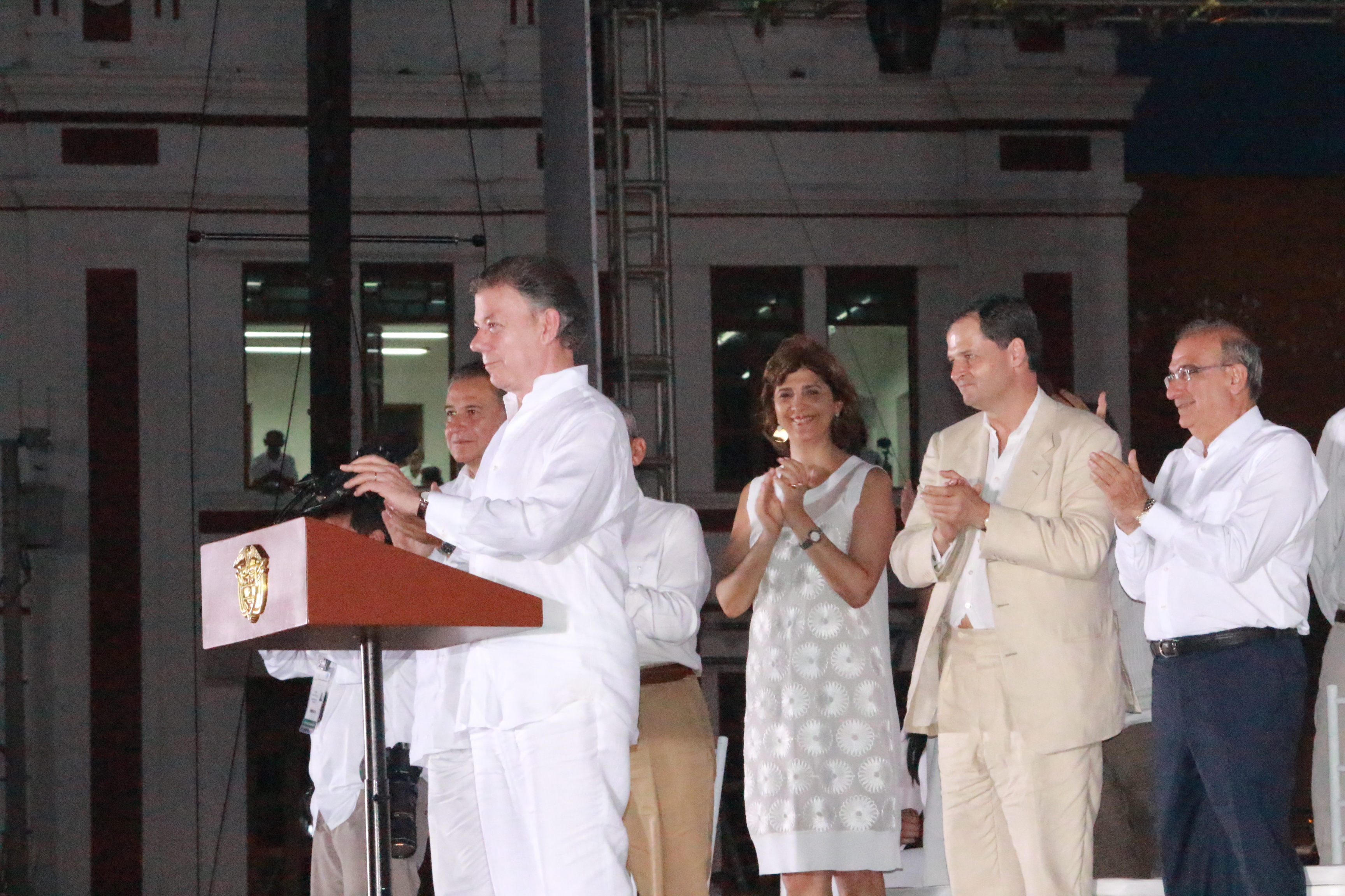 Ministra Holguín, como parte del equipo negociador del proceso de paz en La Habana, protagonizó junto a los miembros del Gobierno, un momento histórico para el país