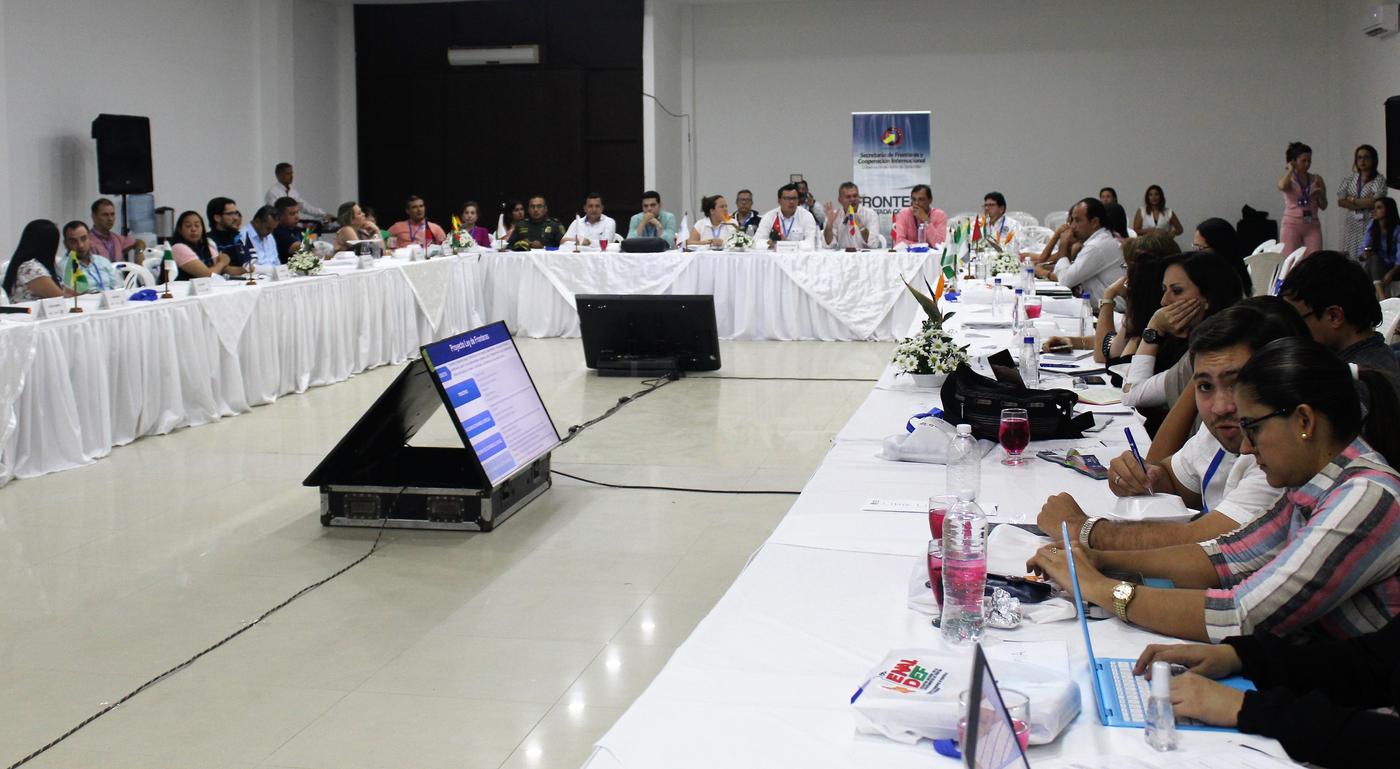 “Las fronteras son donde inicia el país, no donde termina”: Víctor Bautista, Director para el Desarrollo y la Integración Fronteriza en reunión con municipios y departamentos fronterizos