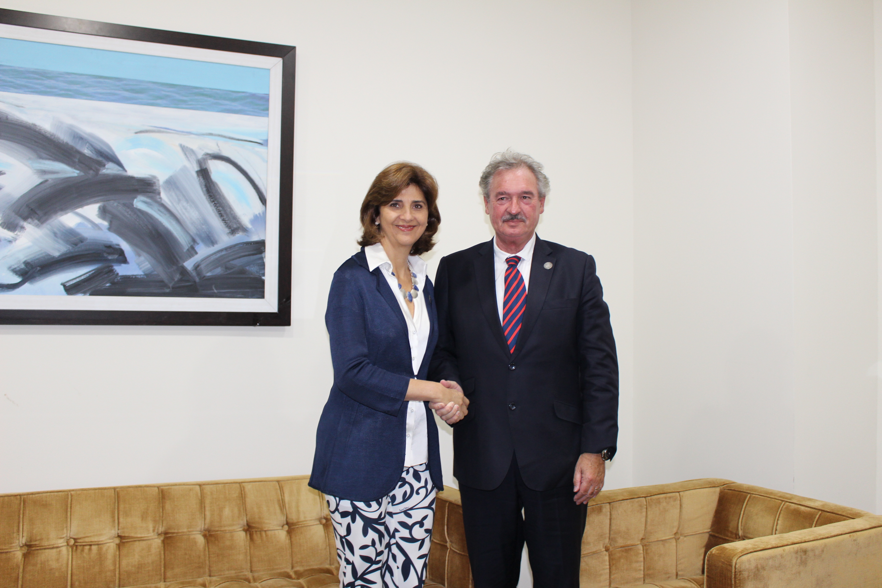 Canciller Holguín sostuvo encuentro bilateral con el señor Jean Asselborn, su homólogo de Luxemburgo