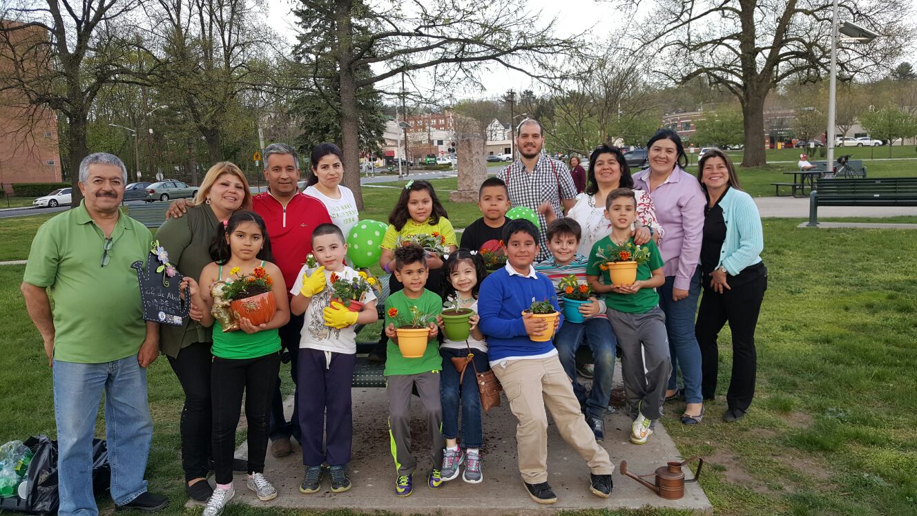 El Consulado de Colombia en Newark y Colombia Nos Une celebraron el día del idioma y de la Tierra en Englewood