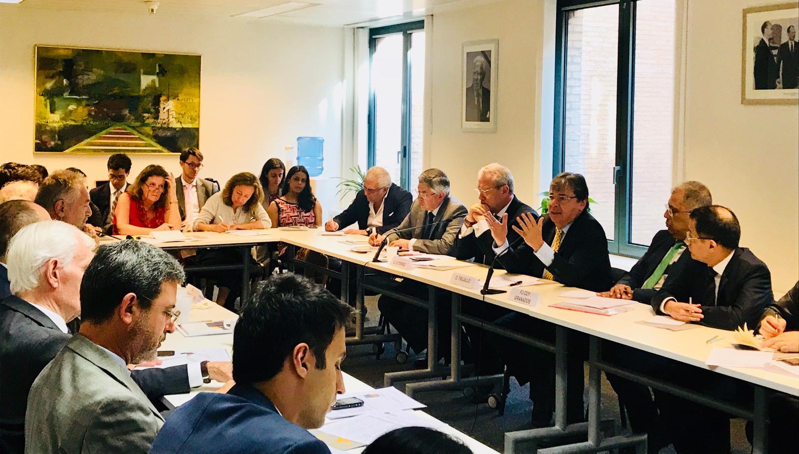 Canciller Trujillo participó como panelista en la charla ‘Desafíos y respuestas de la crisis migratoria en América Latina’ organizada por el Real Instituto Elcano en Bruselas