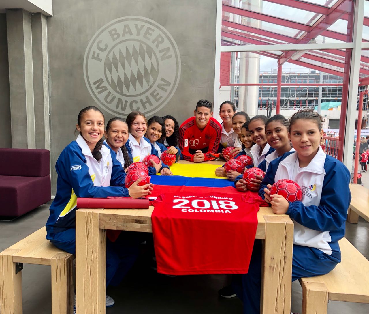"Hoy aprendí que los sueños sí se cumplen": niña deportista del César que conoció a James Rodríguez en Alemania