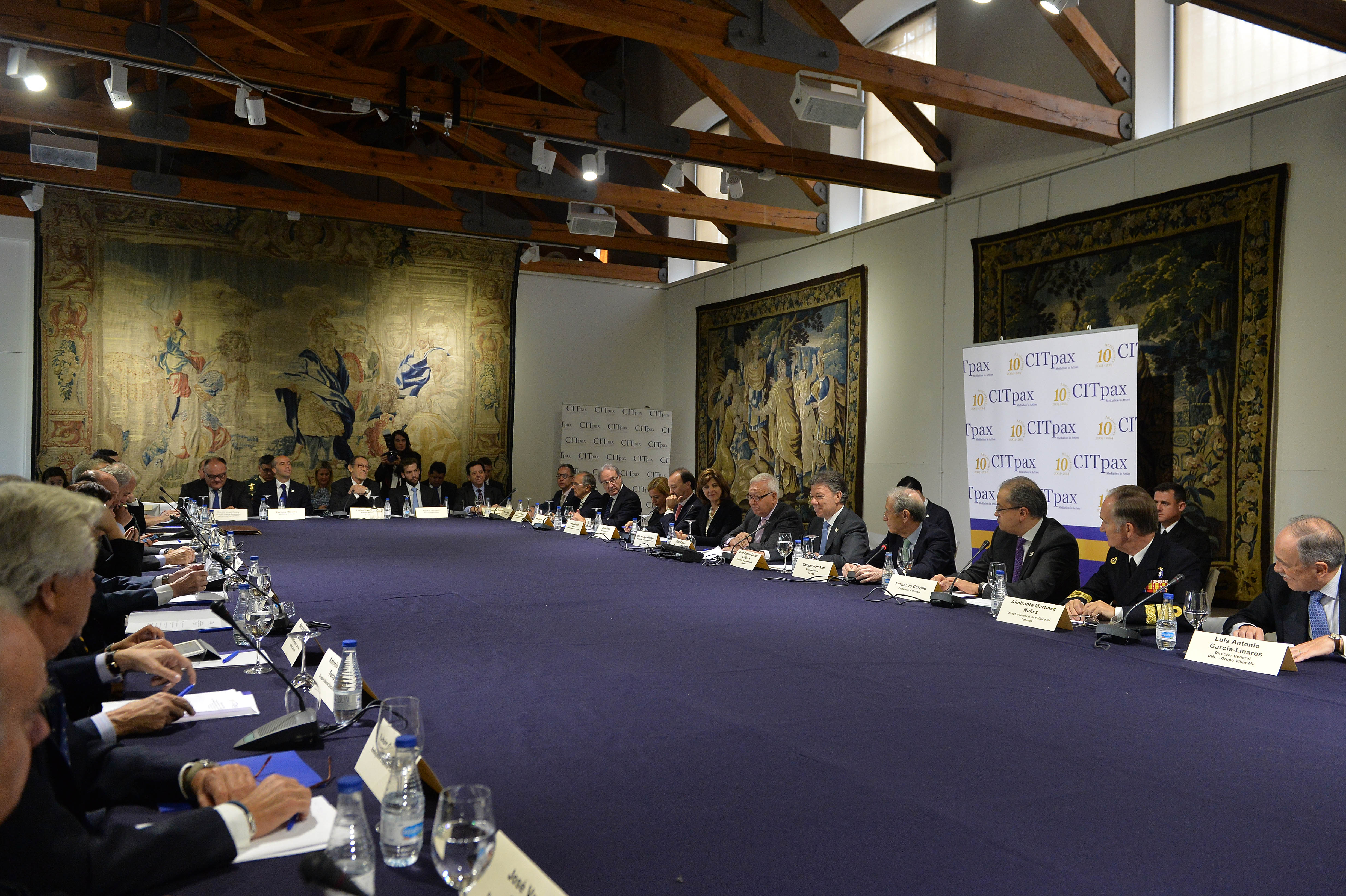 El Jefe del Estado y la Canciller María Ángela Holguín se reunieron con los integrantes del Patronato del Centro de Toledo para la Paz (CITpax)