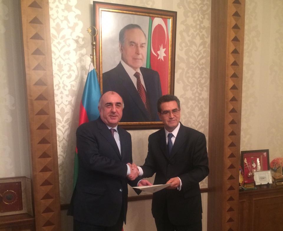 Luis Antonio Dimaté Cárdenas, designado como Embajador Extraordinario y Plenipotenciario de Colombia entregó copias de las cartas credenciales al Ministro de Relaciones Exteriores de Azerbaiyán