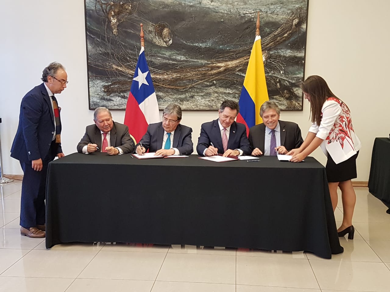 Paz y seguridad, ciberdefensa, desminado humanitario, asistencia humanitaria y atención de desastres fueron los temas tratados en el Mecanismo de Consultas Políticas 2+2 Chile-Colombia