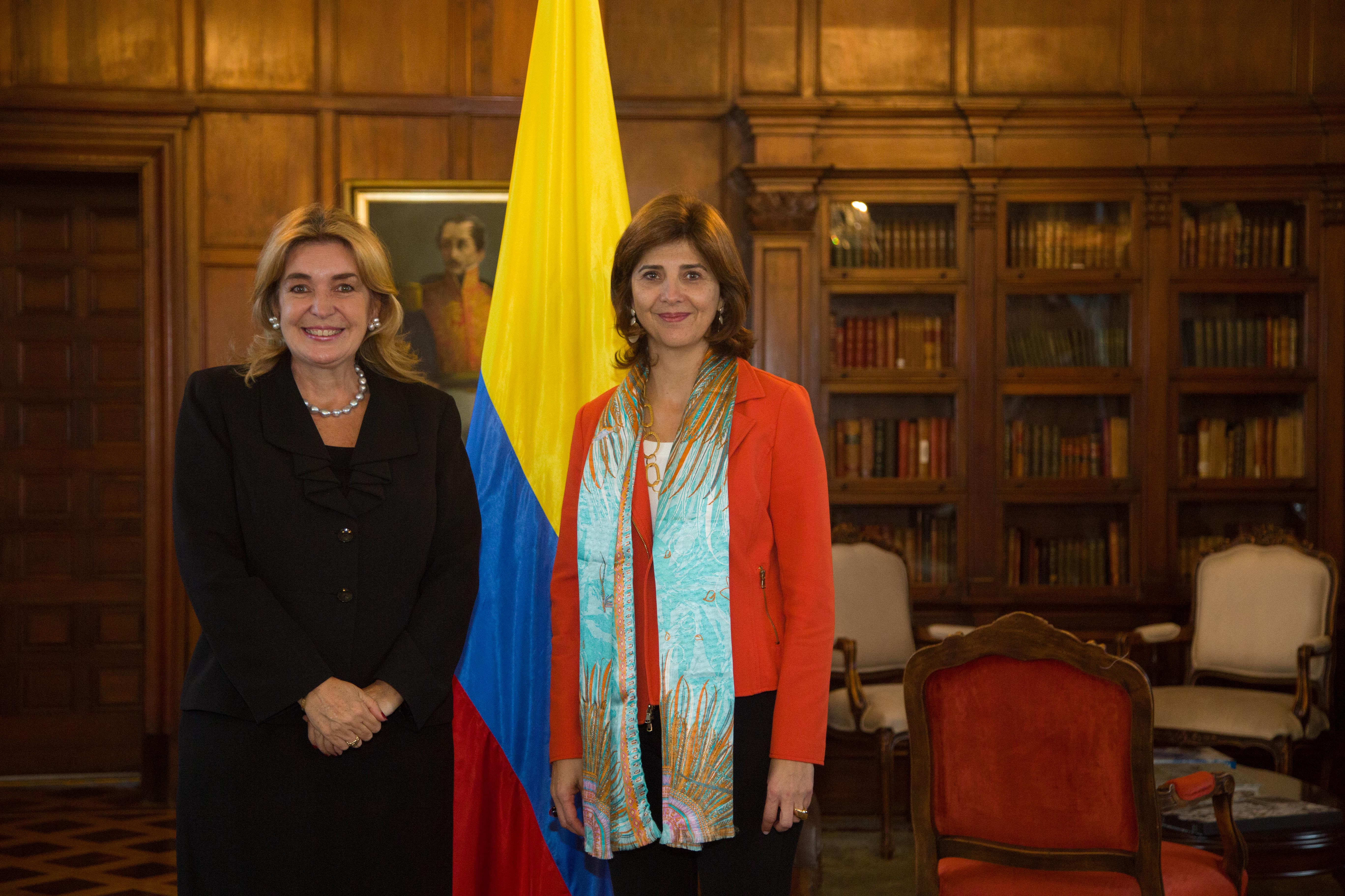 Alt Canciller María Ángela Holguín posesionó a Patricia Cárdenas Santamaría como Embajadora de Colombia en México