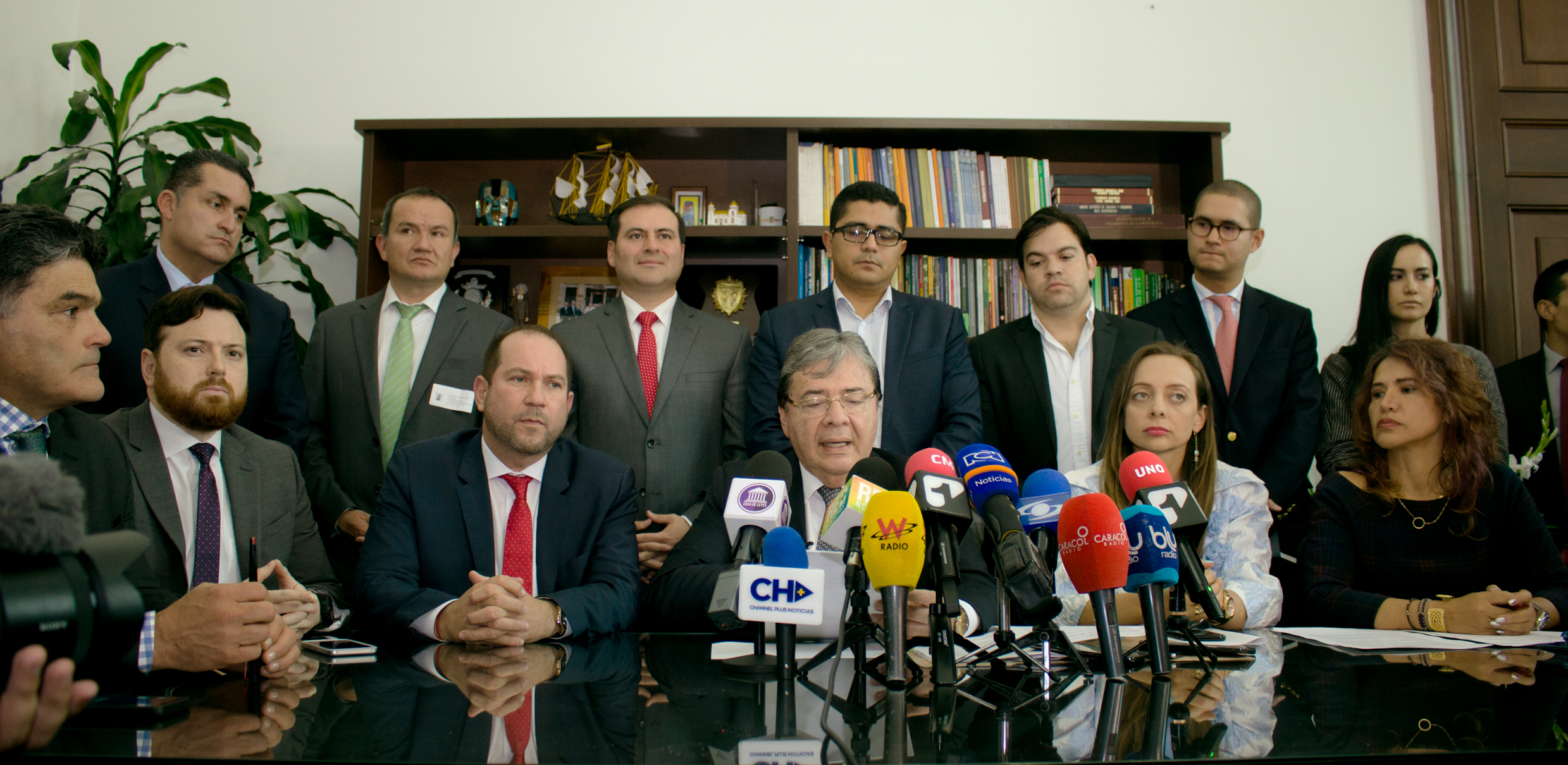 Canciller Holmes Trujillo radicó proyecto de ley en el Congreso de la República sobre la política migratoria