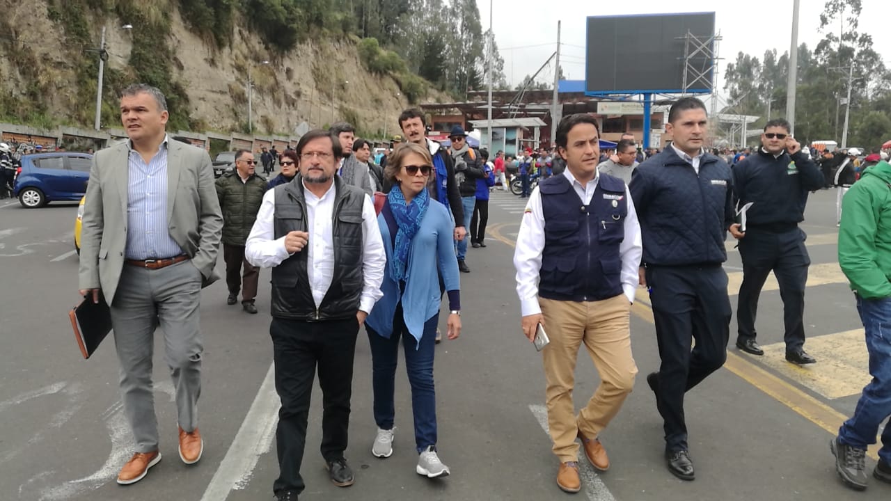 Cancillería y Migración Colombia visitan el puente internacional de Rumichaca, en la frontera con Ecuador