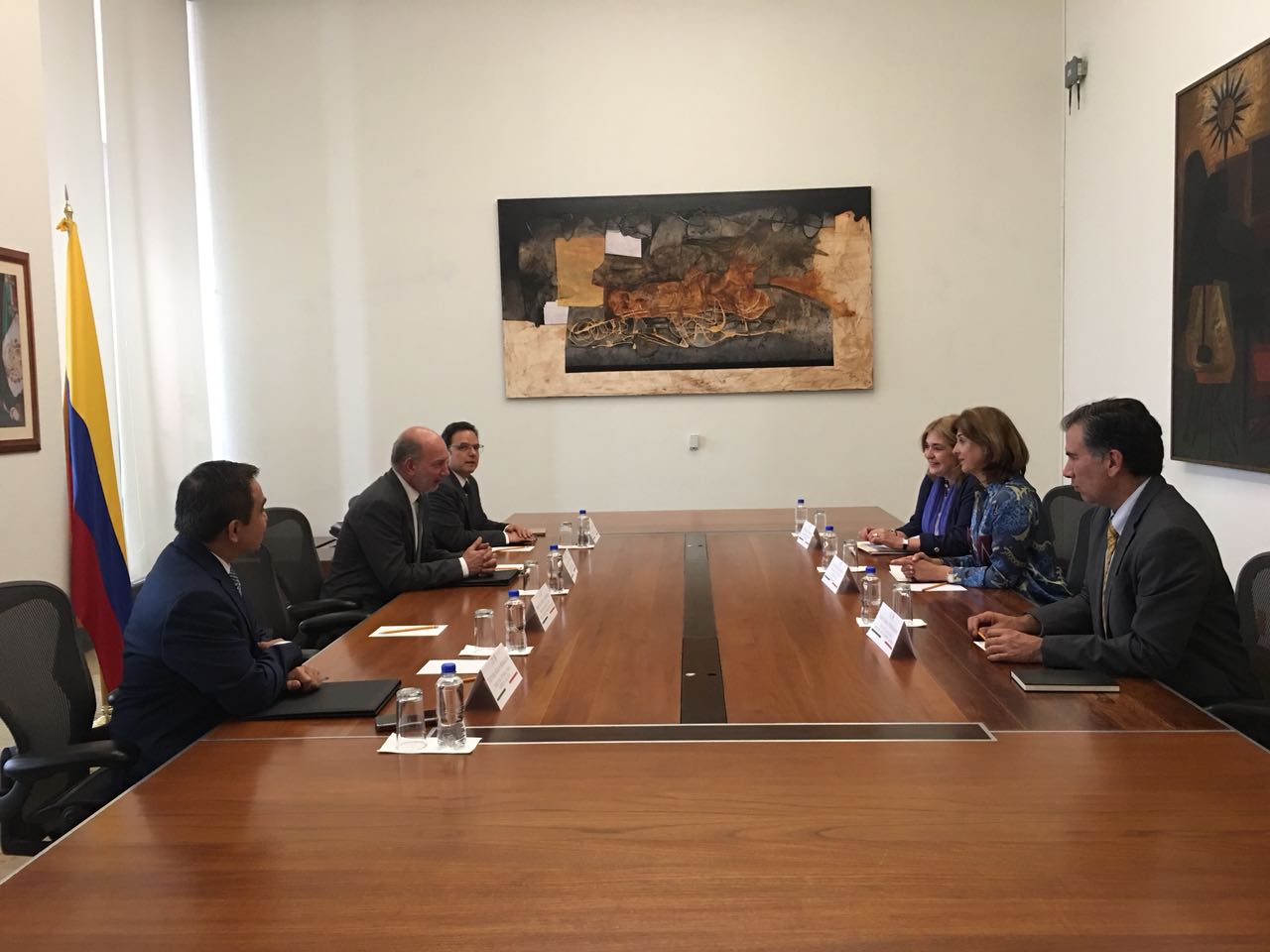 La Ministra de Relaciones Exteriores, María Ángela Holguín y el Vicepresidente de la República, Óscar Naranjo Trujillo, llevan a cabo una visita a México, con el fin de profundizar las relaciones entre los dos países