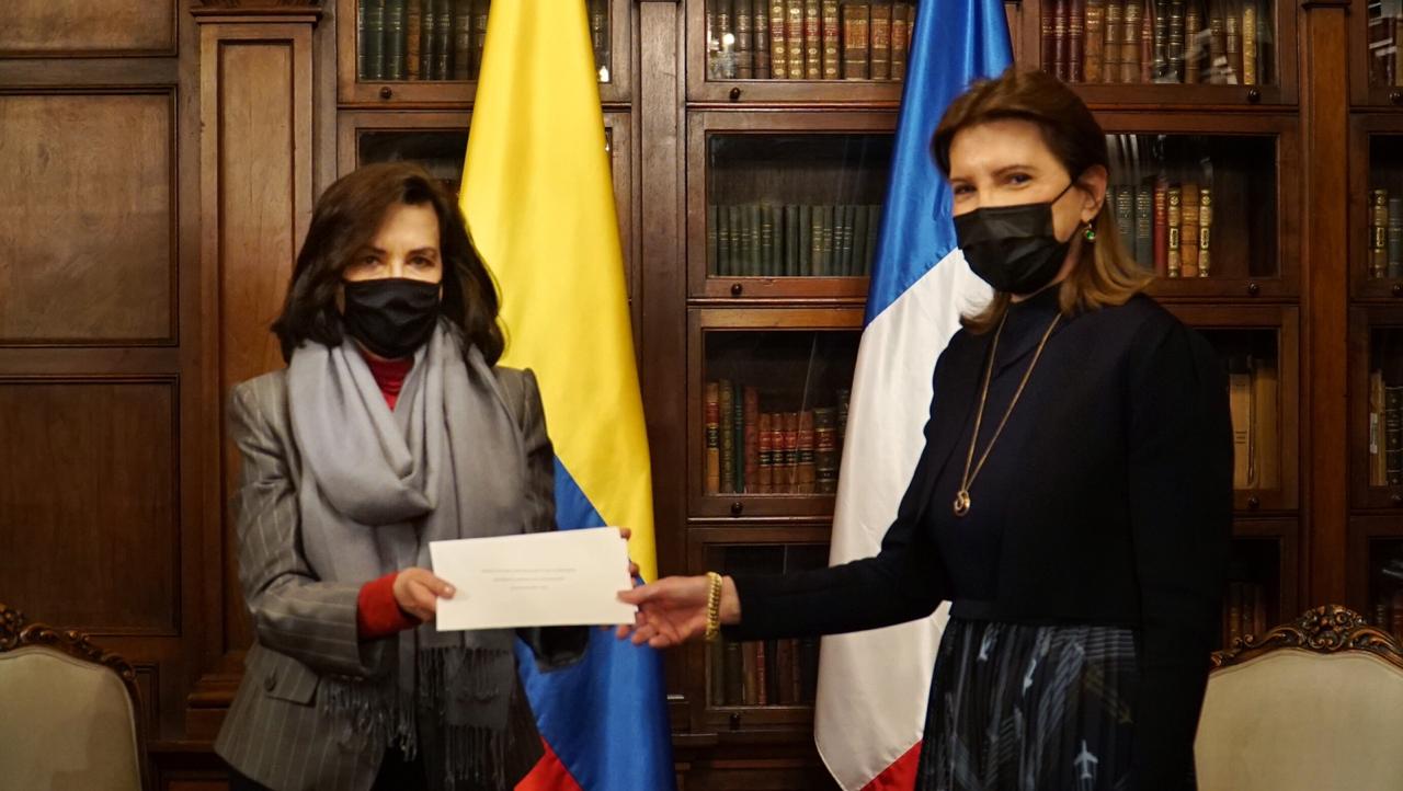 Nueva embajadora de Francia en Colombia presentó copias de cartas credenciales a la Canciller Blum