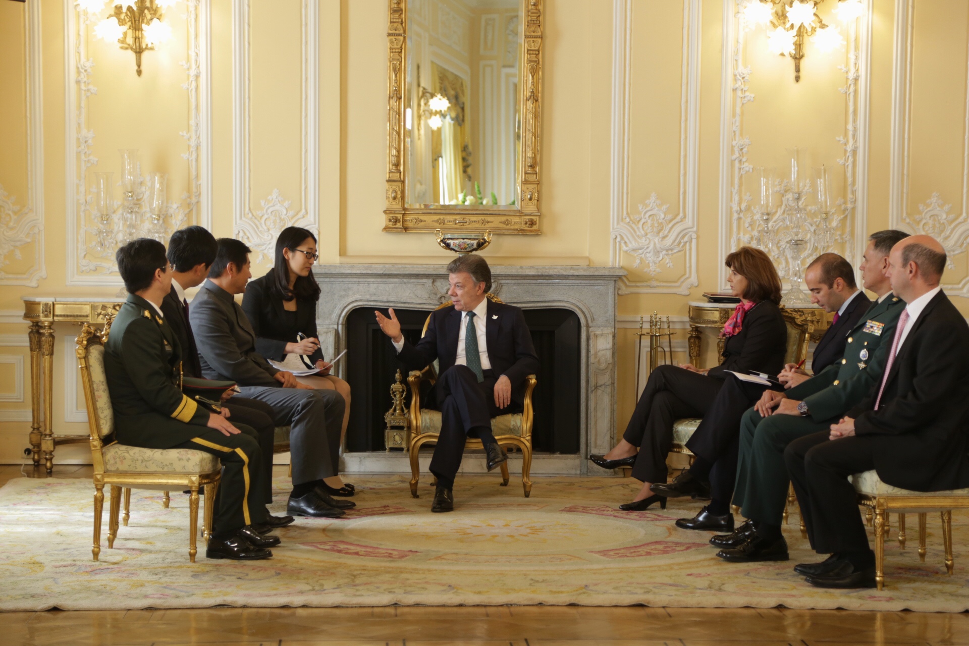 Embajador de la República Popular China en Colombia entregó Cartas Credenciales al Presidente Santos y la Canciller Holguín