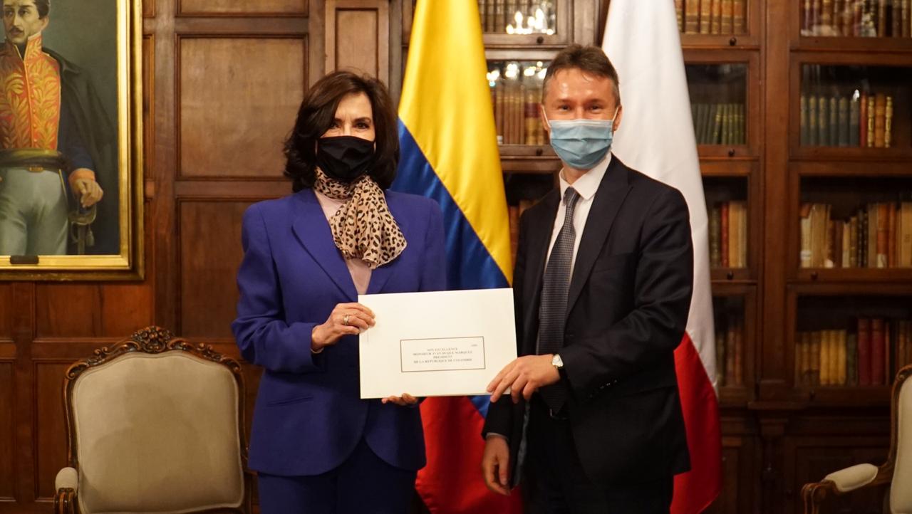 Nuevo embajador de Polonia en Colombia presentó a la Canciller Claudia Blum copias de cartas credenciales