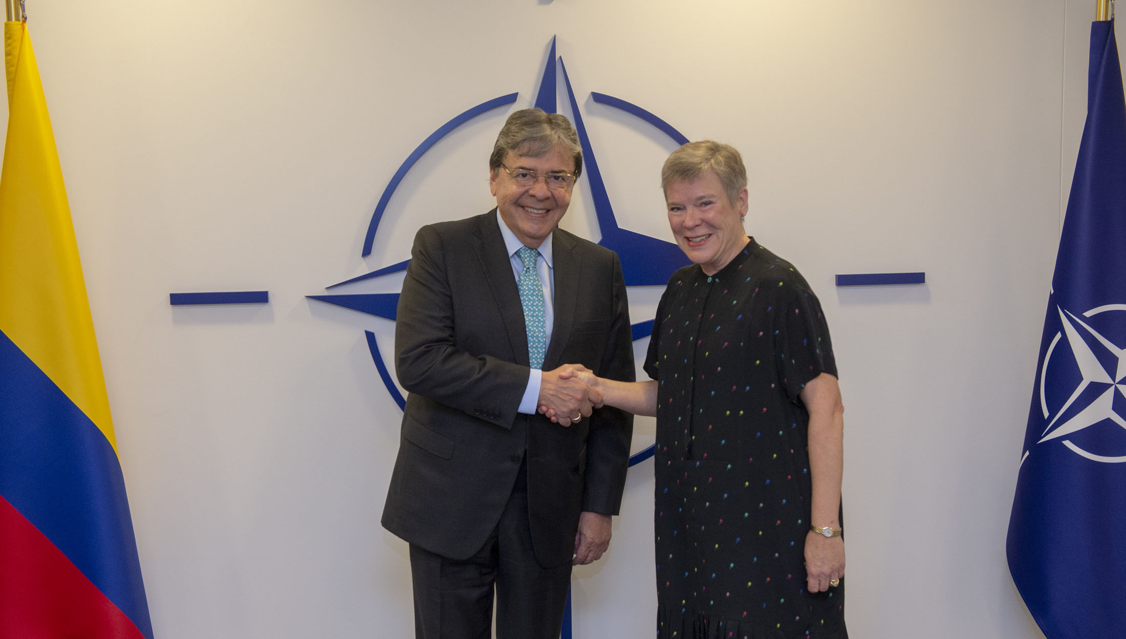 El Canciller Carlos Holmes Trujillo se reunió con la Subsecretaria General de la OTAN, Rose Gottemoeller
