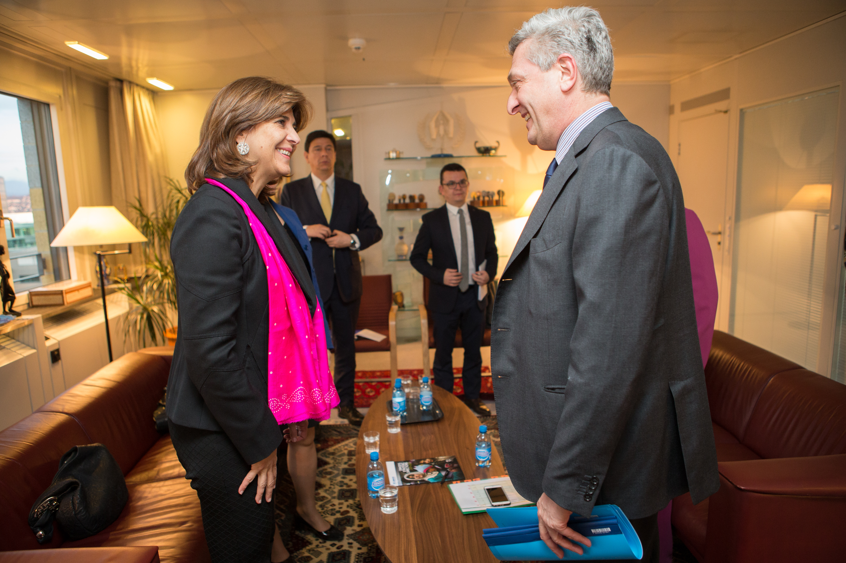 Canciller Holguín sostuvo un encuentro con el Alto Comisionado de Naciones Unidas para los Refugiados