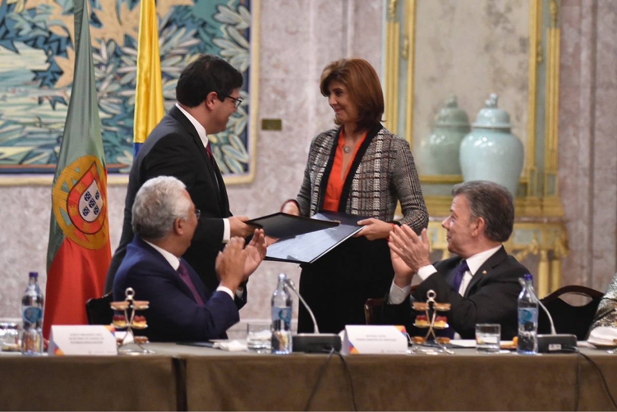 Canciller Holguín firmó la creación del Consejo Estratégico Binacional con Portugal