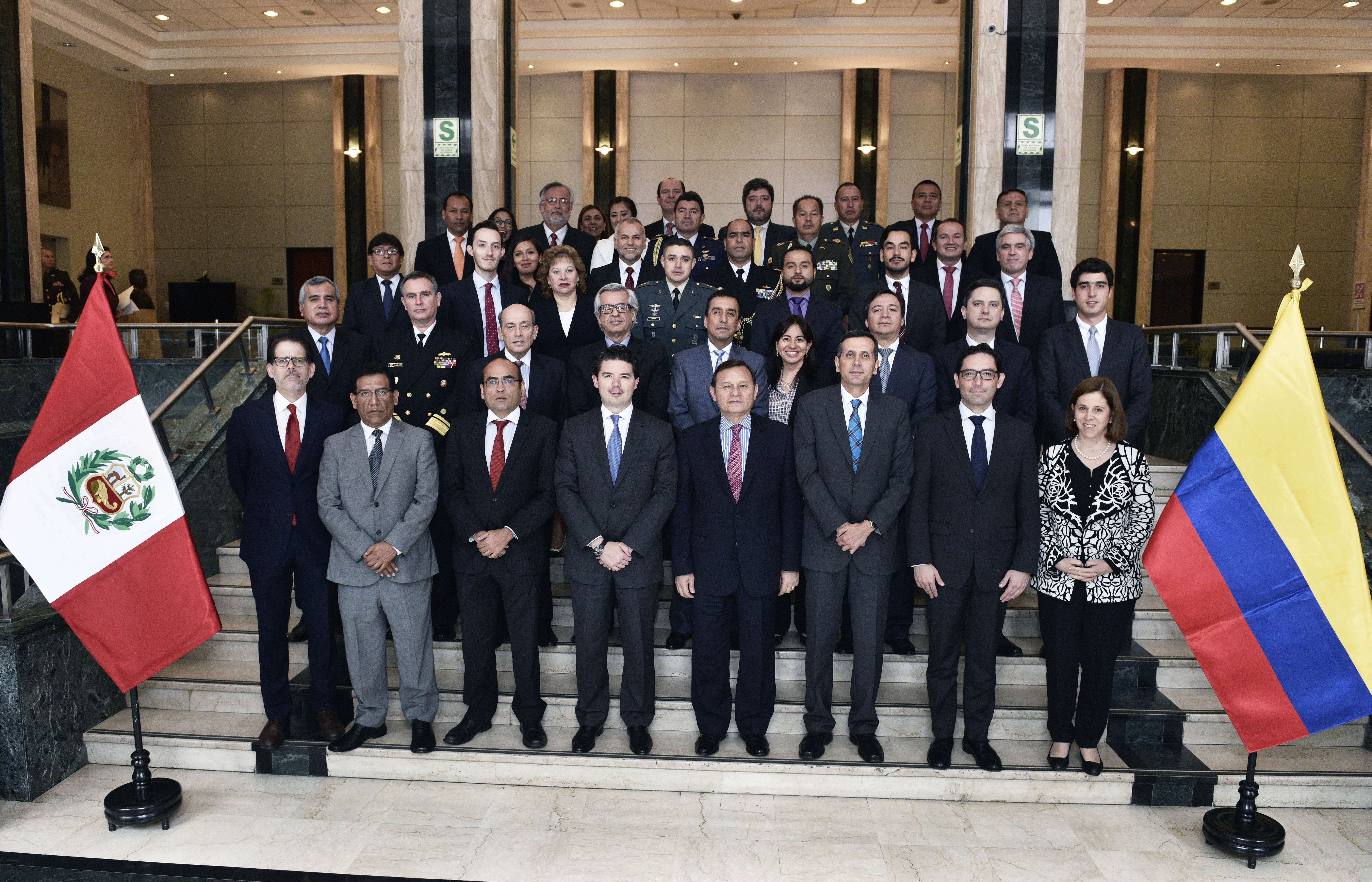 El Viceministro de Asuntos Multilaterales, Francisco Echeverri, junto con el Viceministro de Defensa para las Políticas y Asuntos Internacionales, Aníbal Fernández de Soto Camacho; el Viceministro de Política Criminal y Justicia Restaurativa del Ministerio de Justicia y del Derecho, Carlos Medina Ramírez, y la Embajadora de Colombia en el Perú, María Elvira Pombo Holguín, presidieron la delegación colombiana que participa en la IV Reunión del Mecanismo de Alto Nivel en Seguridad y Cooperación Judicial (MAN)