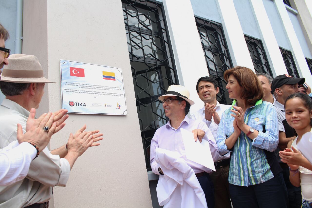 Presidente Santos agradeció al mandatario de Turquía, Recep Tayyip Erdogan, por construcción del Centro Educativo Rural Orejón