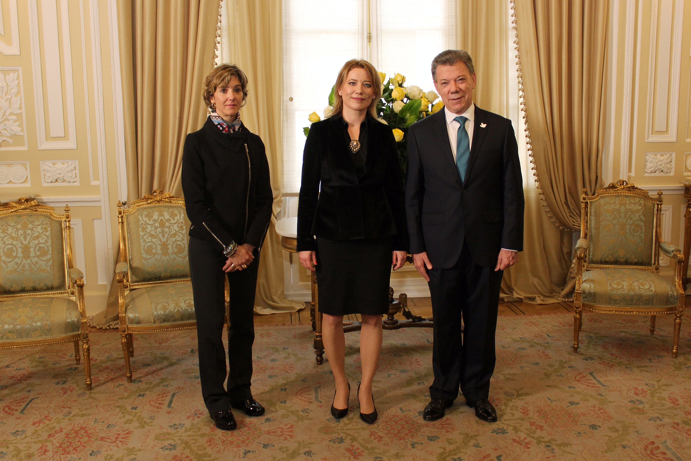 Agnieszka Frydrychowicz-Tekieli le entregó este martes al Presidente Juan Manuel Santos las Cartas Credenciales que la acreditan como la nueva Embajadora de Polonia en Colombia.  En el acto protocolario, que se realizó en la Casa de Nariño, participó la Viceministra de Relaciones Exteriores, Patti Londoño.