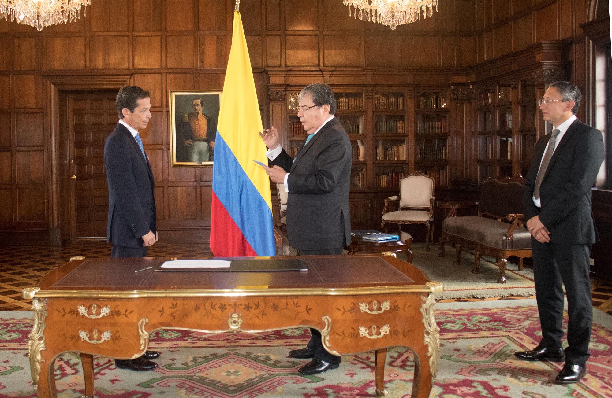 Ante el Canciller Carlos Holmes Trujillo, Felipe García Echeverri se posesionó como Embajador de Colombia ante el Reino de Bélgica