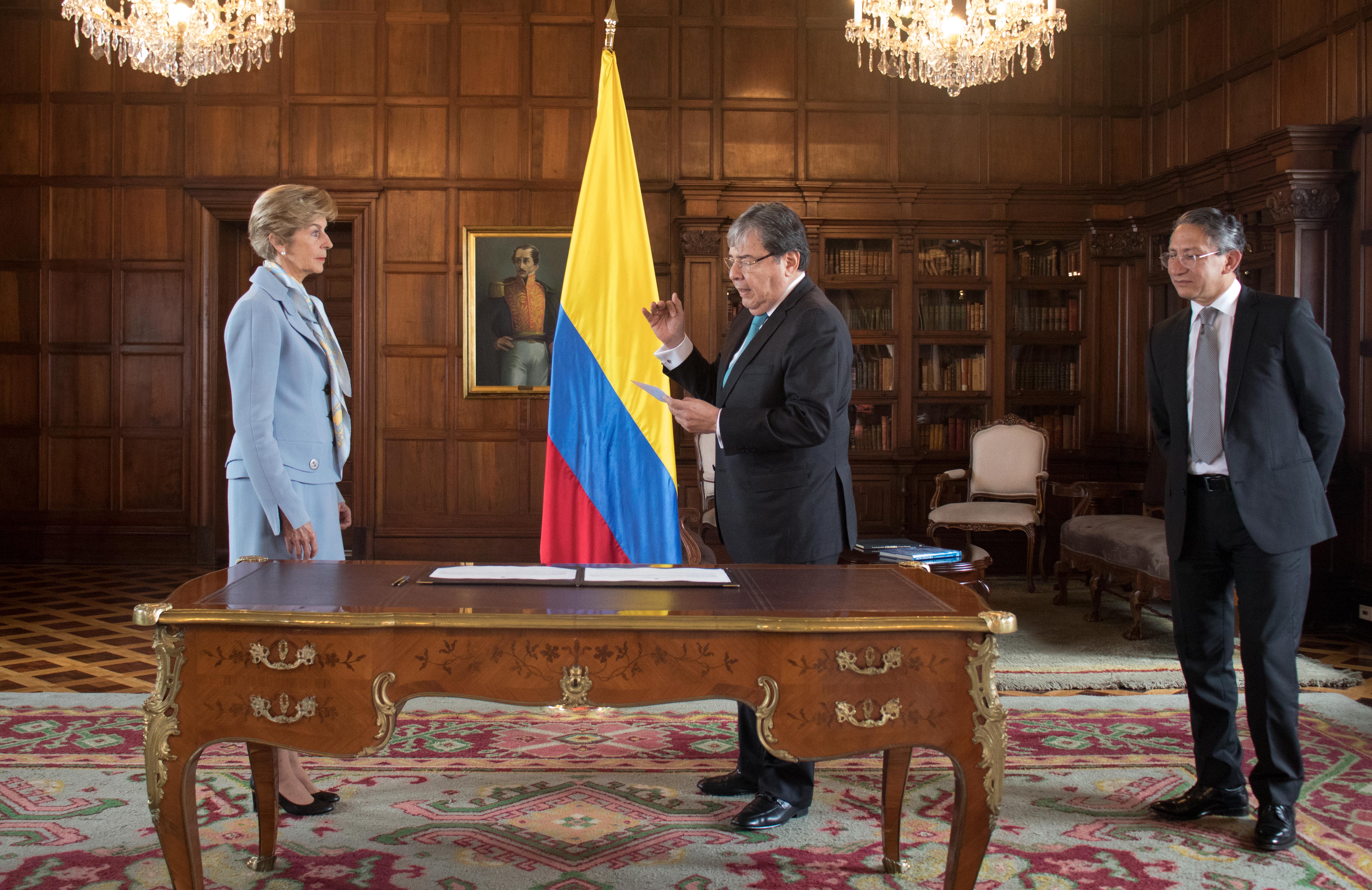 María Carolina Barco tomó posesión como Embajadora de Colombia en España ante el Ministro de Relaciones Exteriores