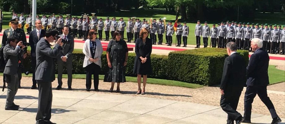 El Presidente de Alemania recibió al mandatario colombiano con honores militares en el Palacio de Bellevue