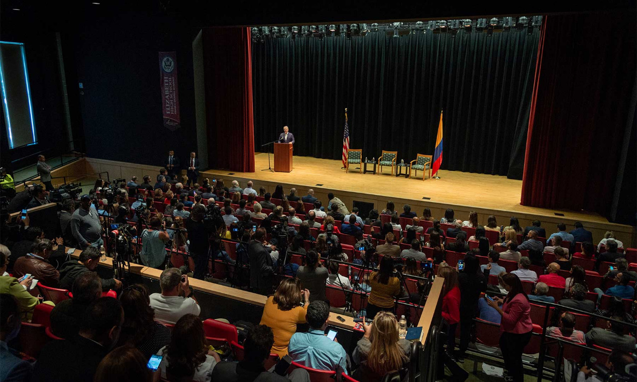 “No queremos tener embajadores en los escritorios, sino en los territorios donde estén nuestros inmigrantes”, afirmó el Presidente Duque ante comunidad colombiana en Nueva Jersey