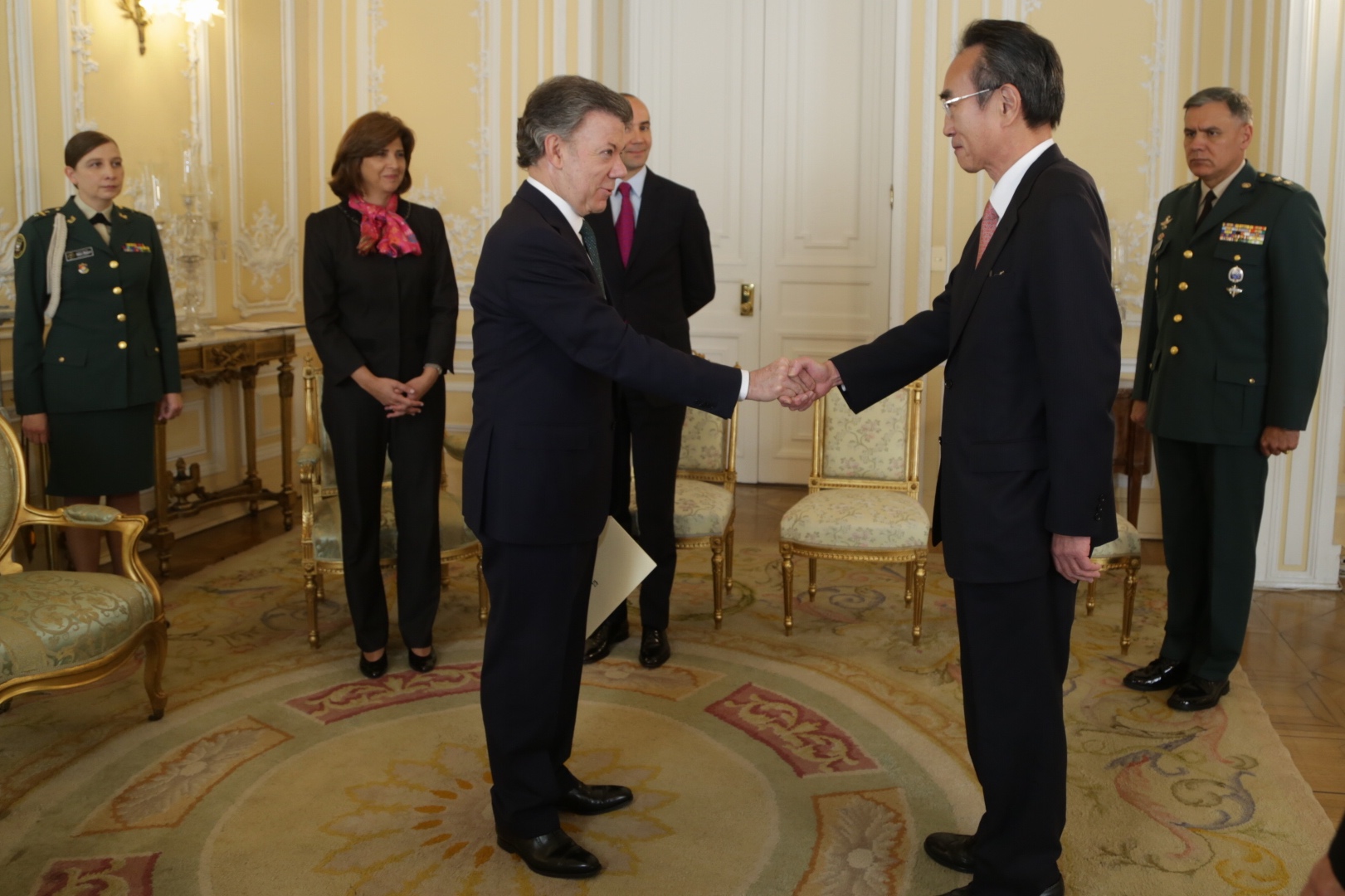 Presidente Santos y Canciller Holguín recibieron Cartas Credenciales del nuevo Embajador de Japón en Colombia