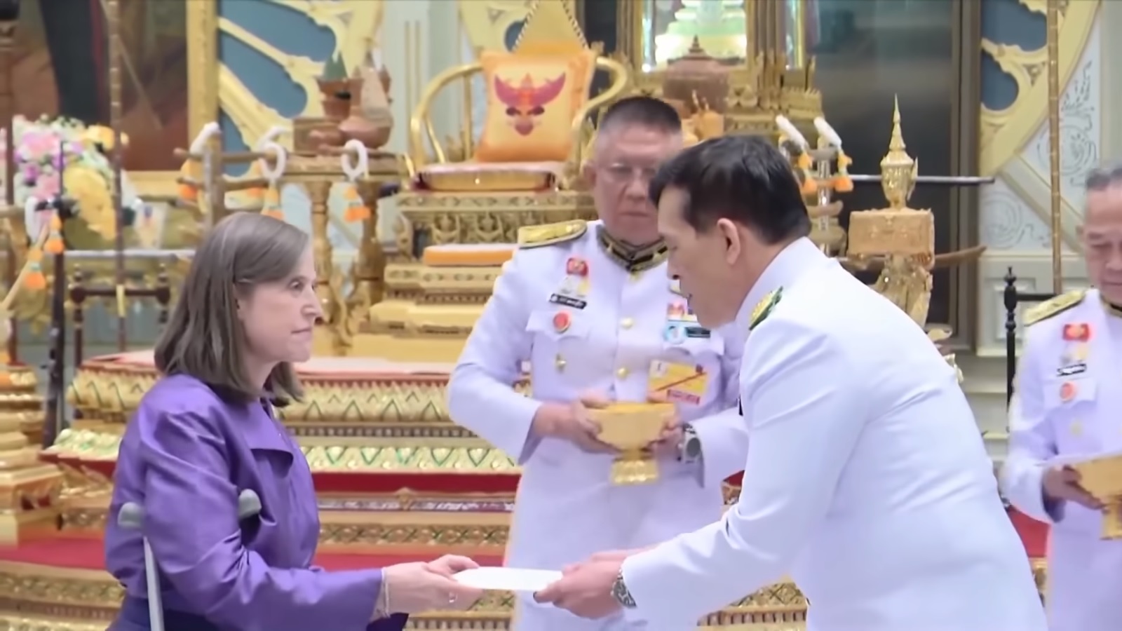 Presentación de cartas credenciales de la Embajadora colombiana ante el Rey de Tailandia