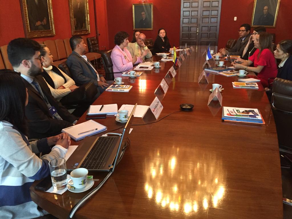 Cancillería de Honduras está interesada en implementar líneas de trabajo del programa Colombia Nos Une de la Dirección de Asuntos Migratorios, Consulares y Servicio al Ciudadano, en ese país