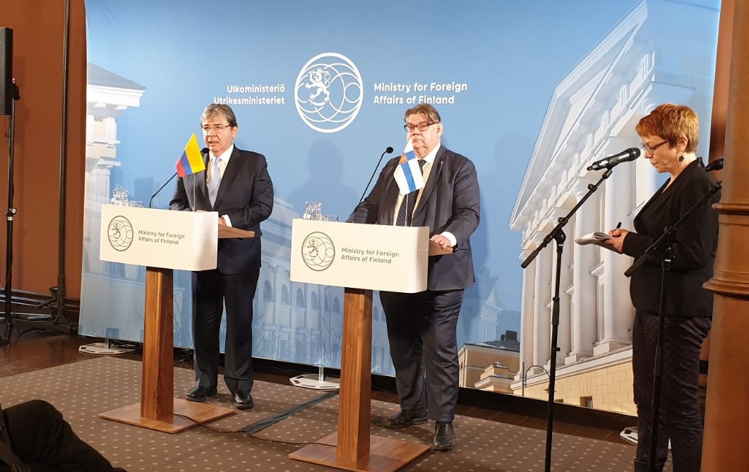 Canciller Carlos Holmes Trujillo anunció que elevará el nivel de la representación diplomática de Colombia en Finlandia a Embajador Extraordinario y Plenipotenciario