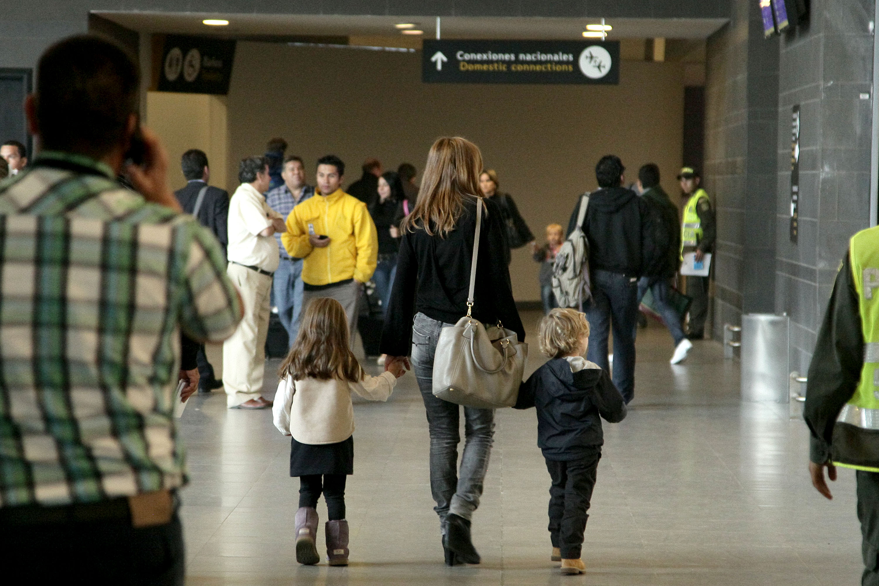 Requisitos que se deben cumplir para viajar con niños colombianos al  exterior. Evítese contratiempos | Cancillería