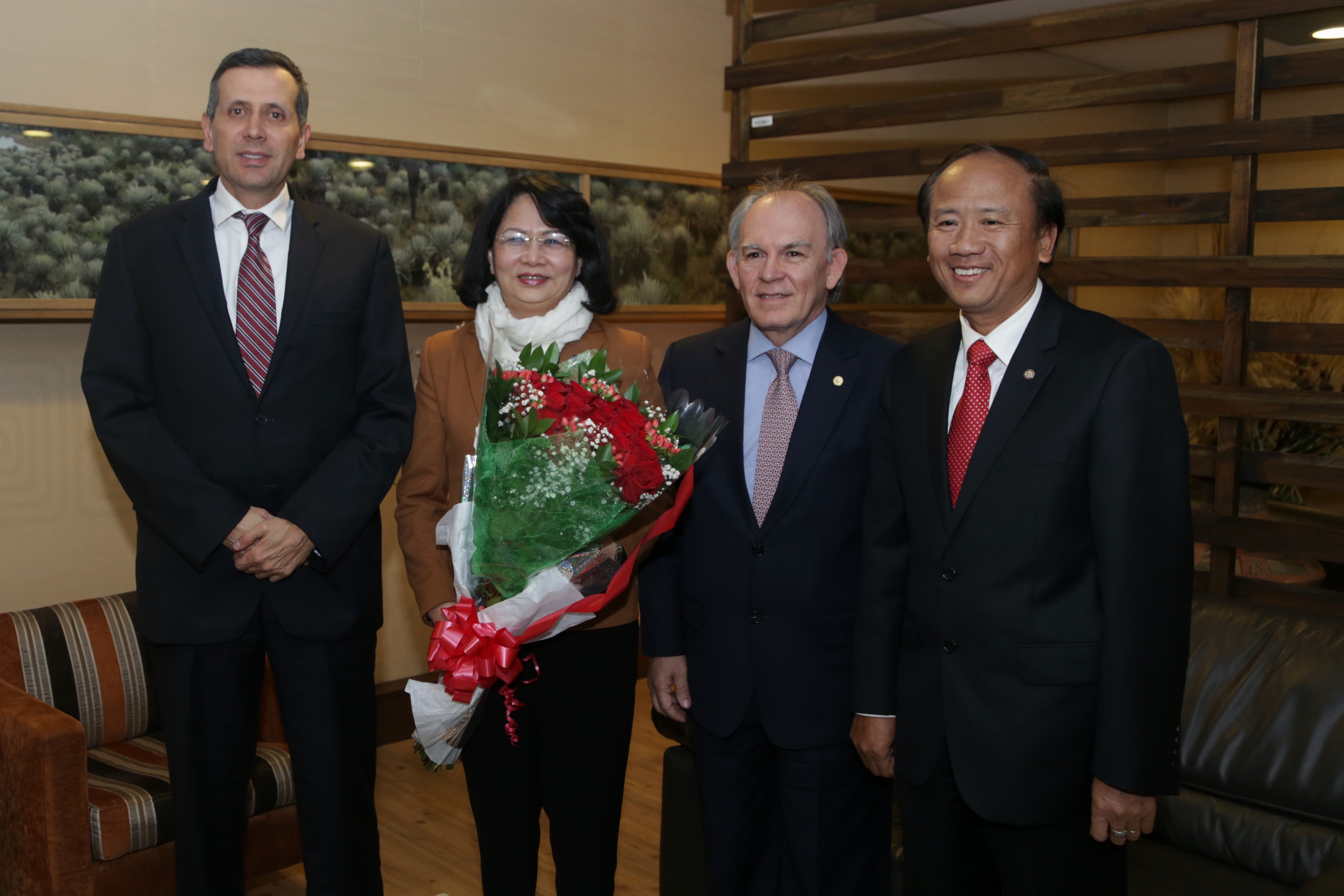 Viceministro de Asuntos Multilaterales recibió a la Vicepresidenta de Vietnam quien llegó a Bogotá 