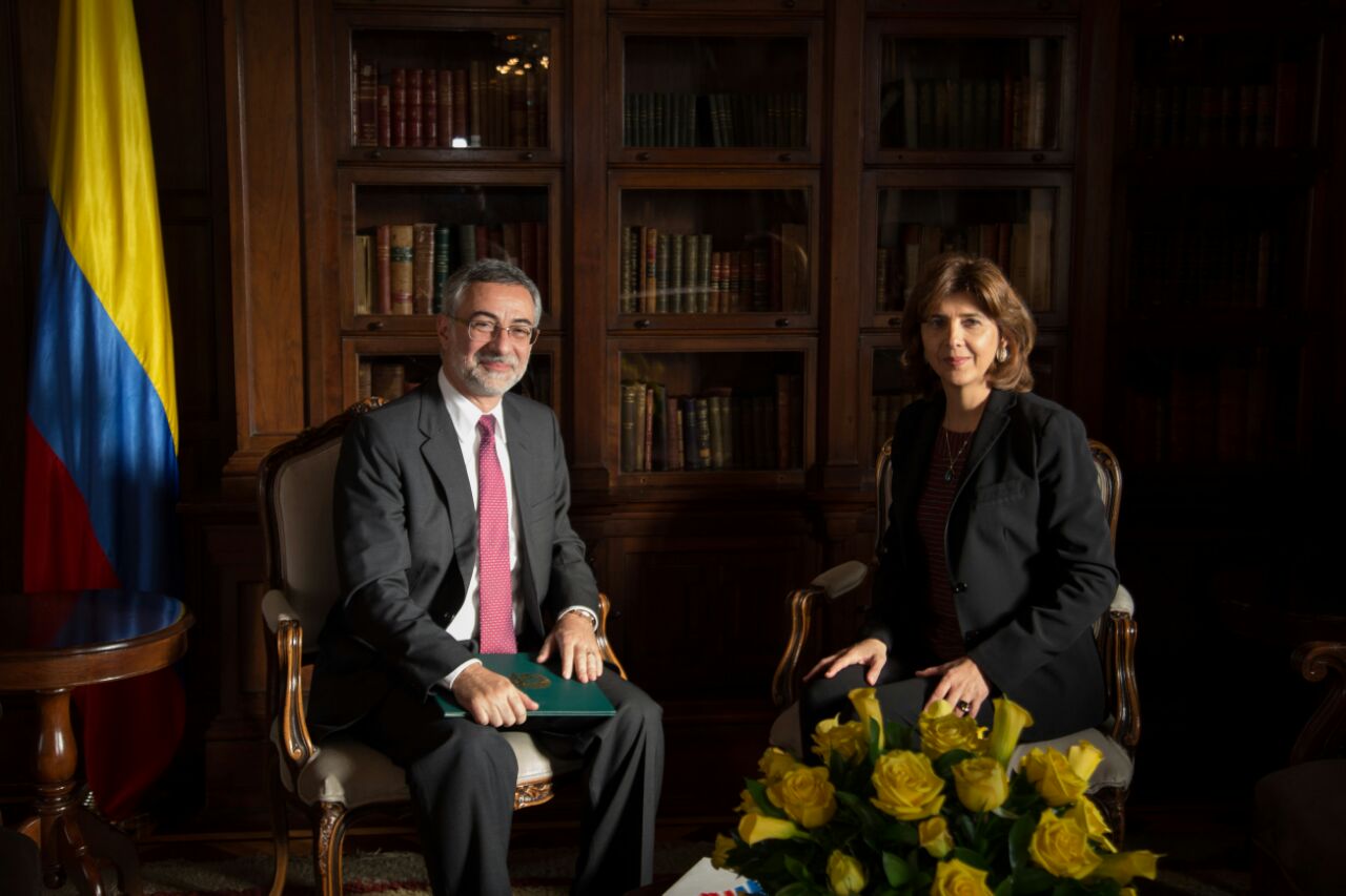 Canciller María Ángela Holguín recibió las copias de cartas credenciales del nuevo Embajador de Brasil en Colombia