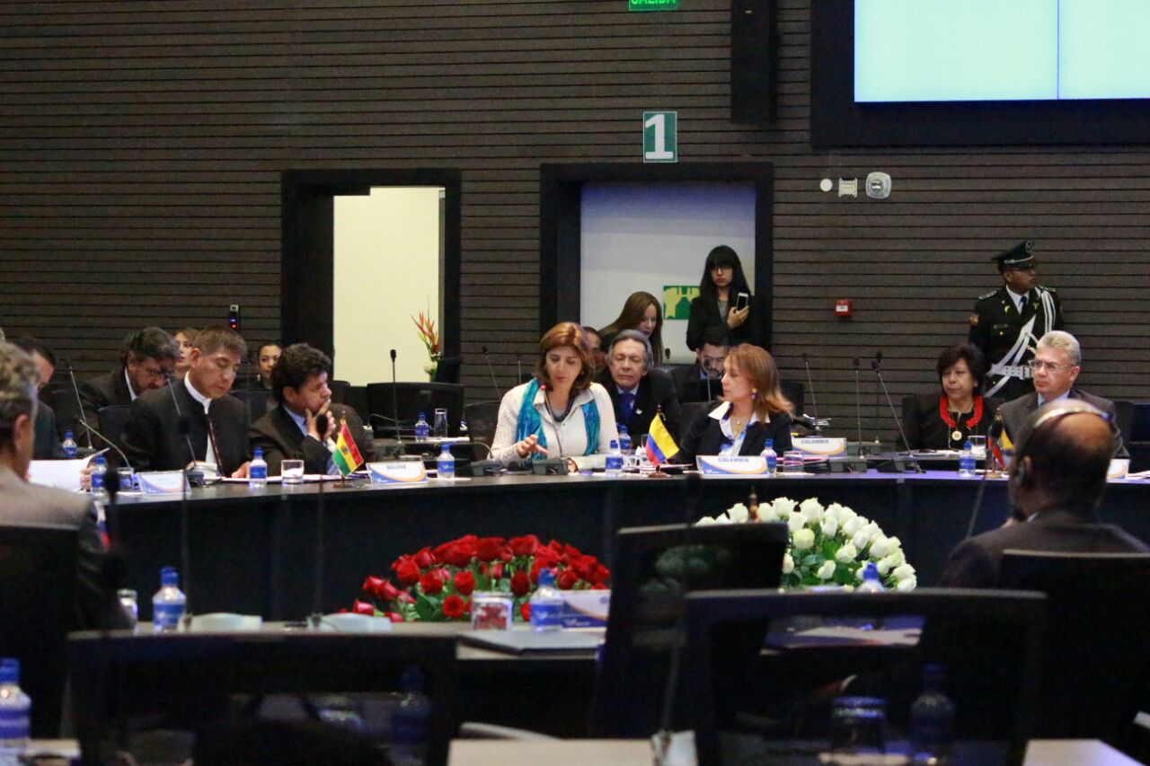 Canciller Holguín participó en la reunión extraordinaria del Consejo de Cancilleres de Unasur en Quito