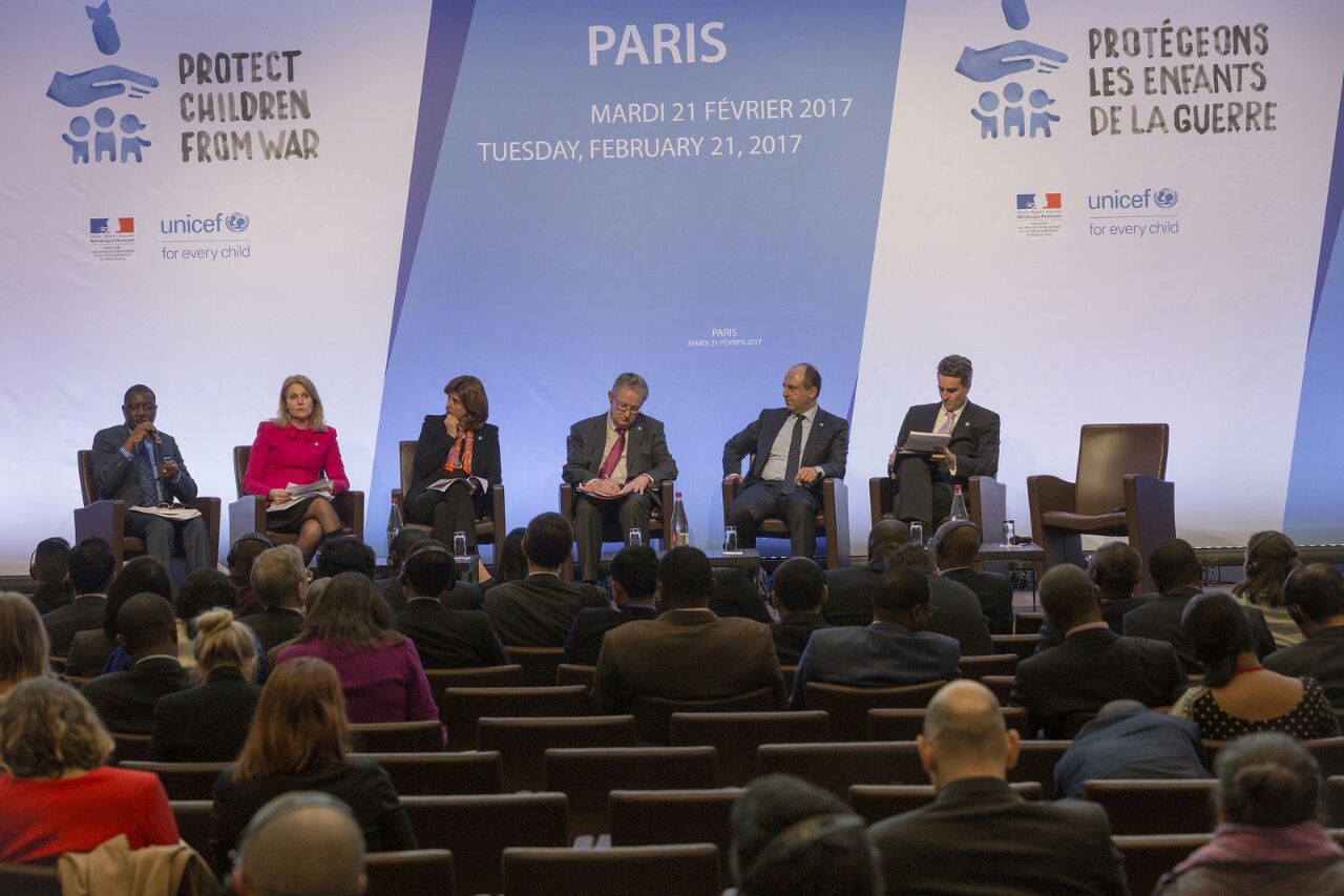 La Canciller Holguín participó en la conferencia de UNICEF “Protejamos a los niños de la guerra“, en París
