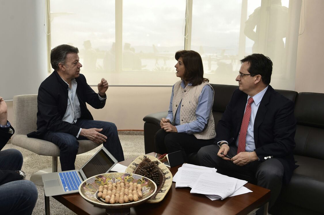Canciller Holguín informó al Presidente Santos sobre evolución de la situación en Venezuela