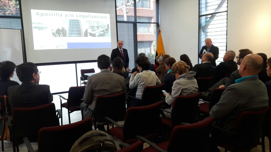 Cancillería, como pionera en apostilla electrónica, dictó capacitación a la Asociación del Cuerpo Consular de Bogotá