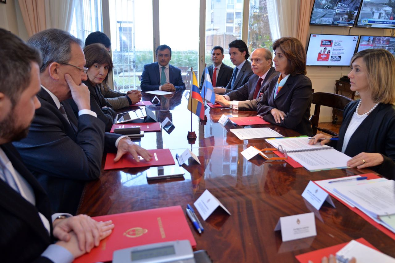 Canciller María Ángela Holguín se reunió con la Ministra de Seguridad de Argentina
